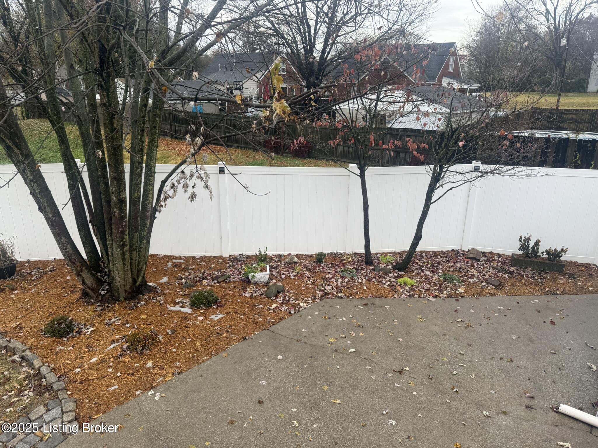 1818 Lewiston Dr Property Photo 23