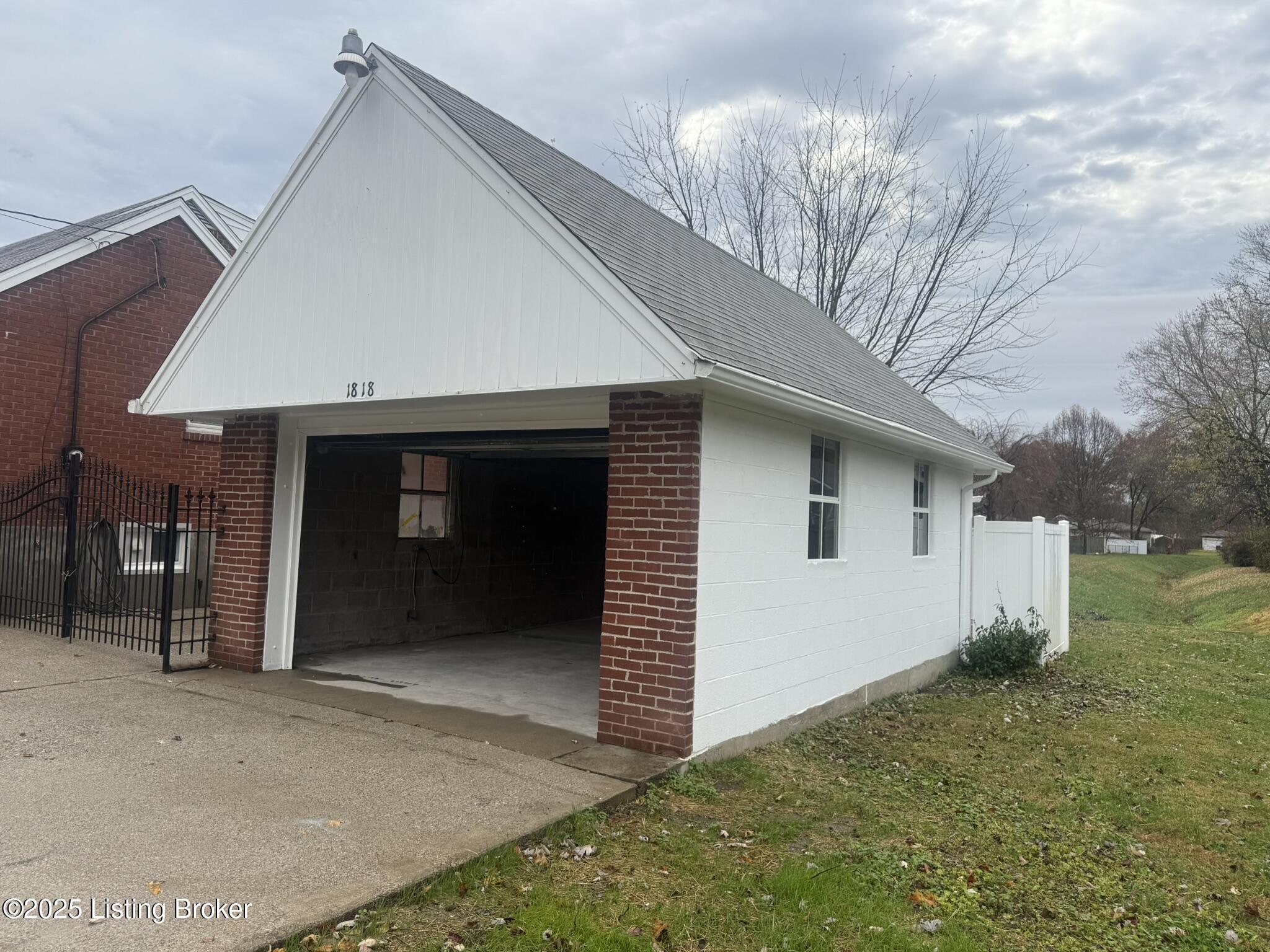 1818 Lewiston Dr Property Photo 28