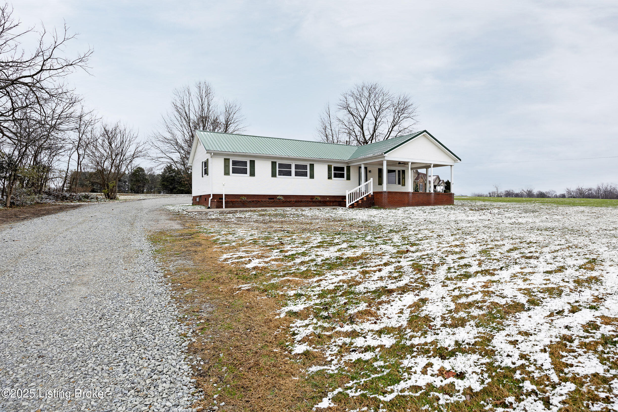 2050 Woodlawn Rd Property Photo 1