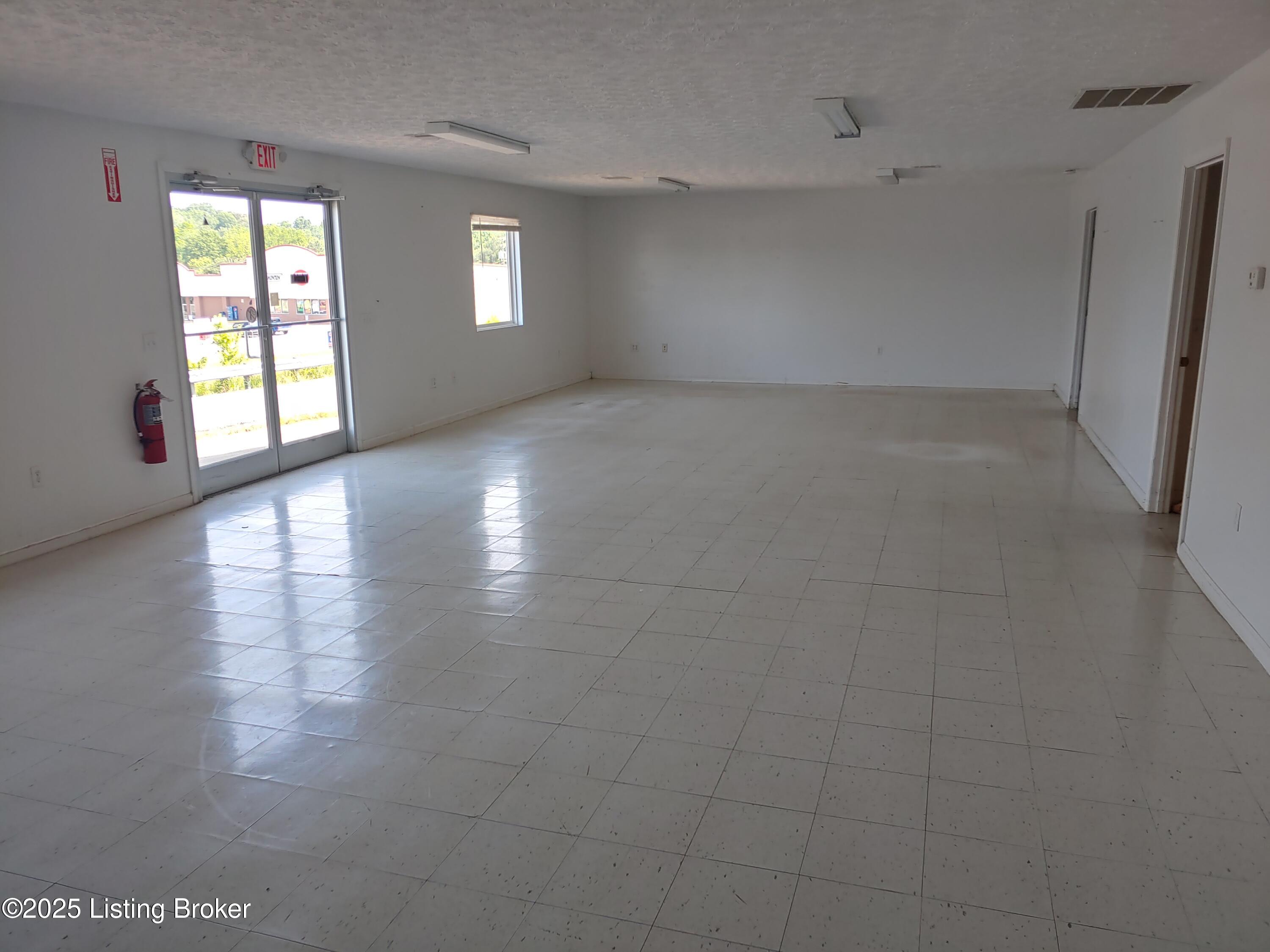 102 Castle Ridge Dr Property Photo 2