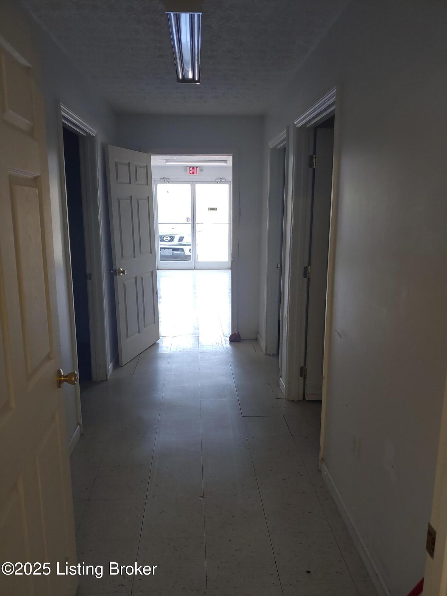 102 Castle Ridge Dr Property Photo 7