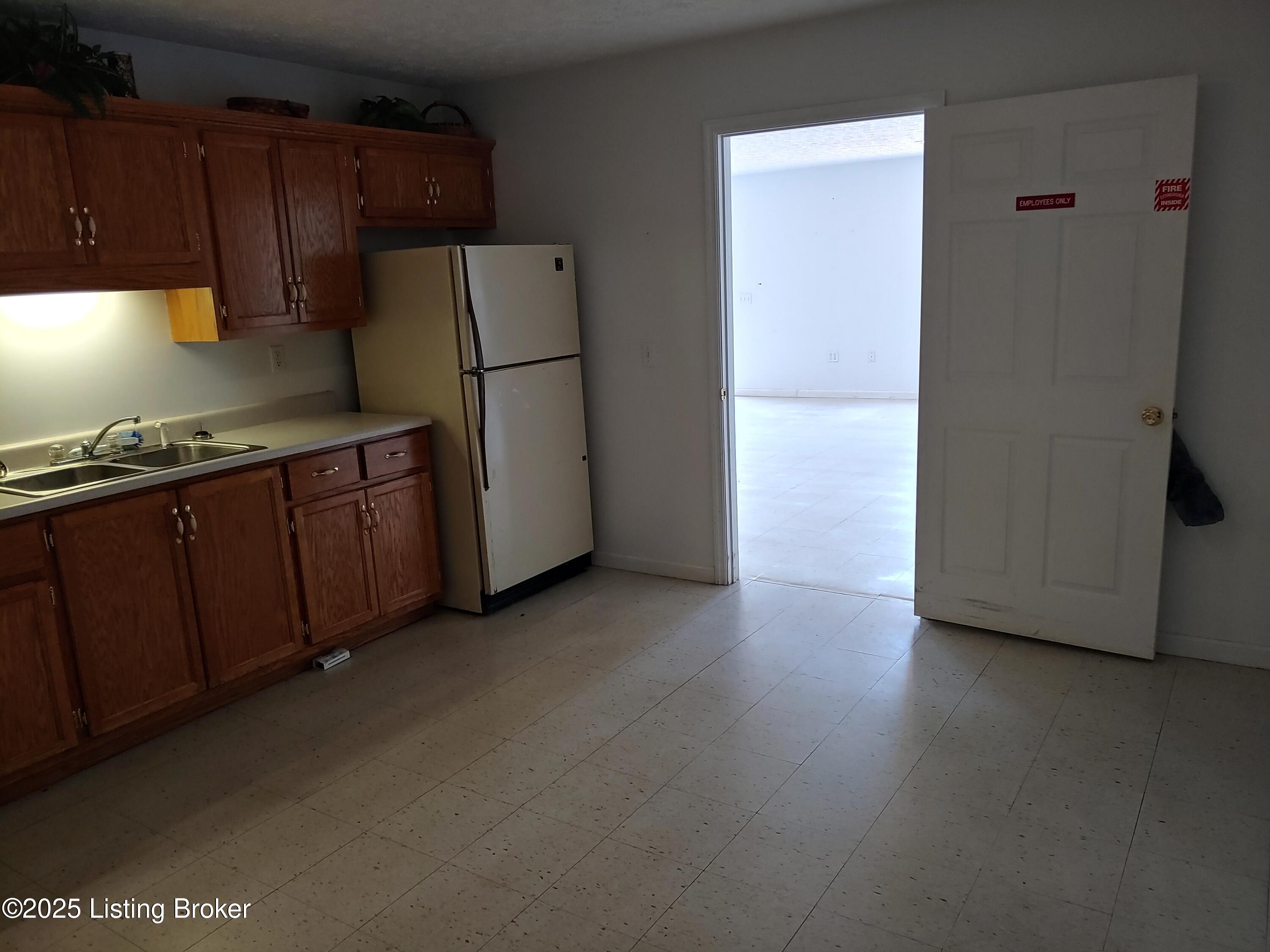 102 Castle Ridge Dr Property Photo 8