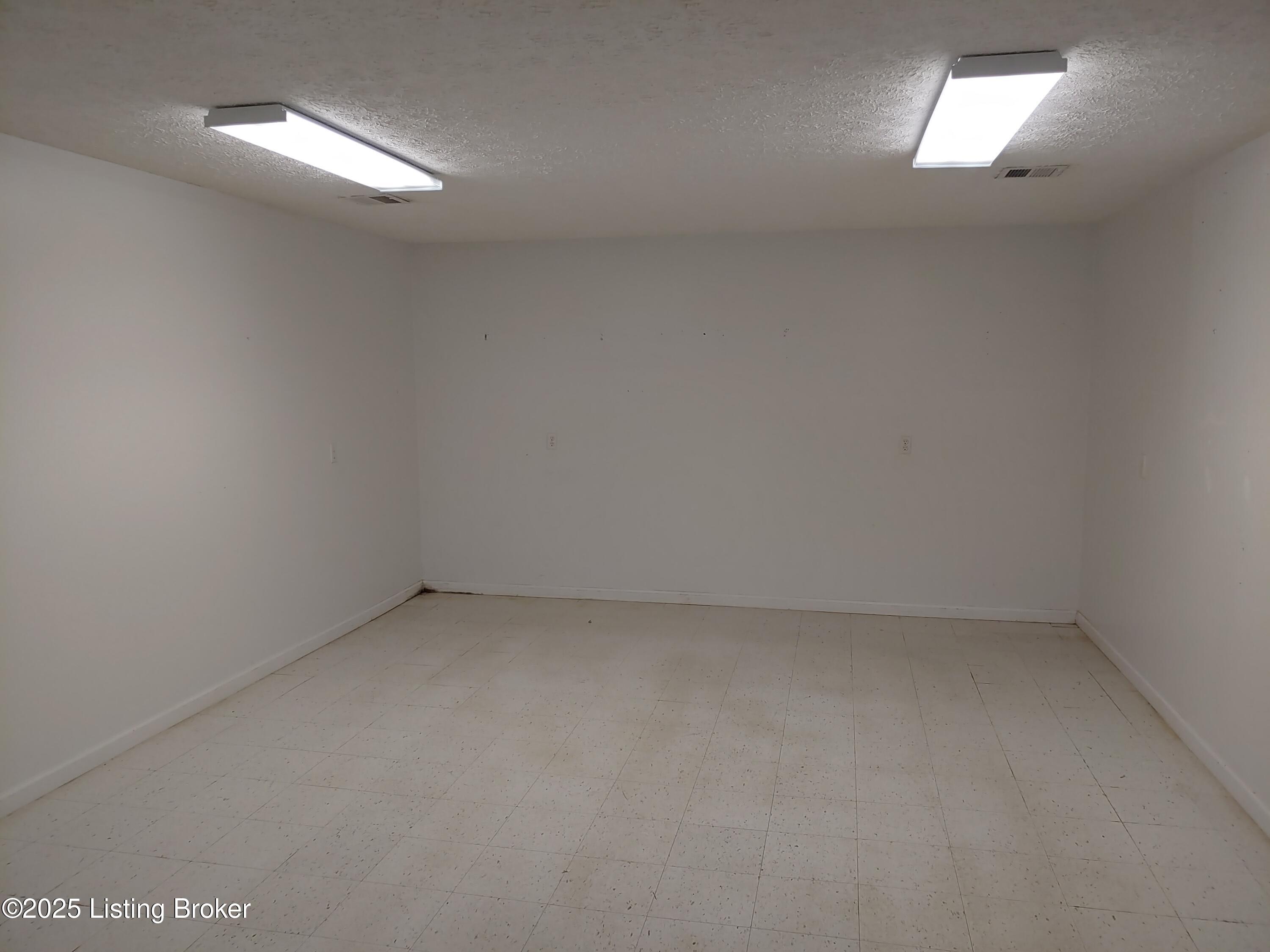 102 Castle Ridge Dr Property Photo 10