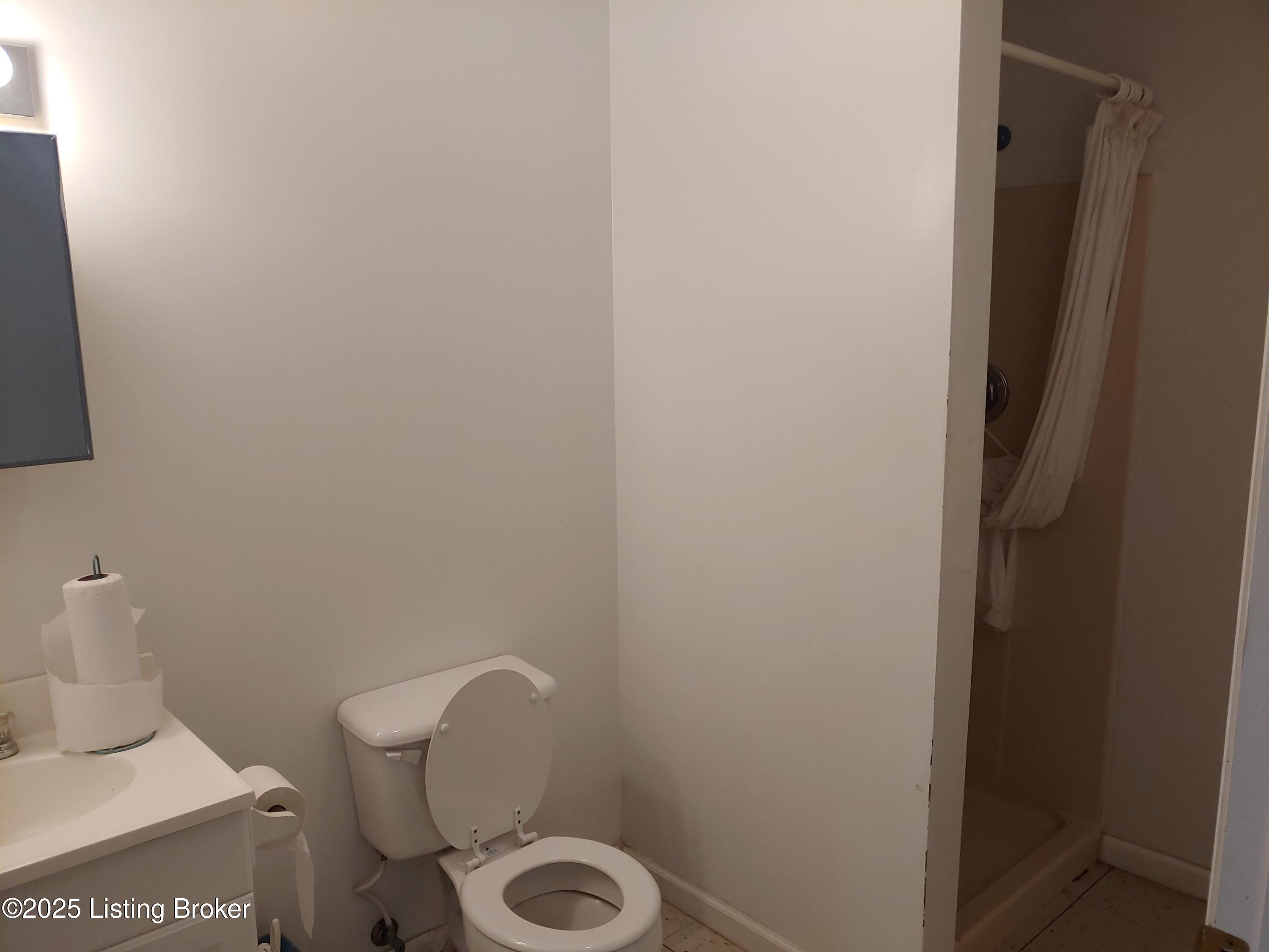 102 Castle Ridge Dr Property Photo 13