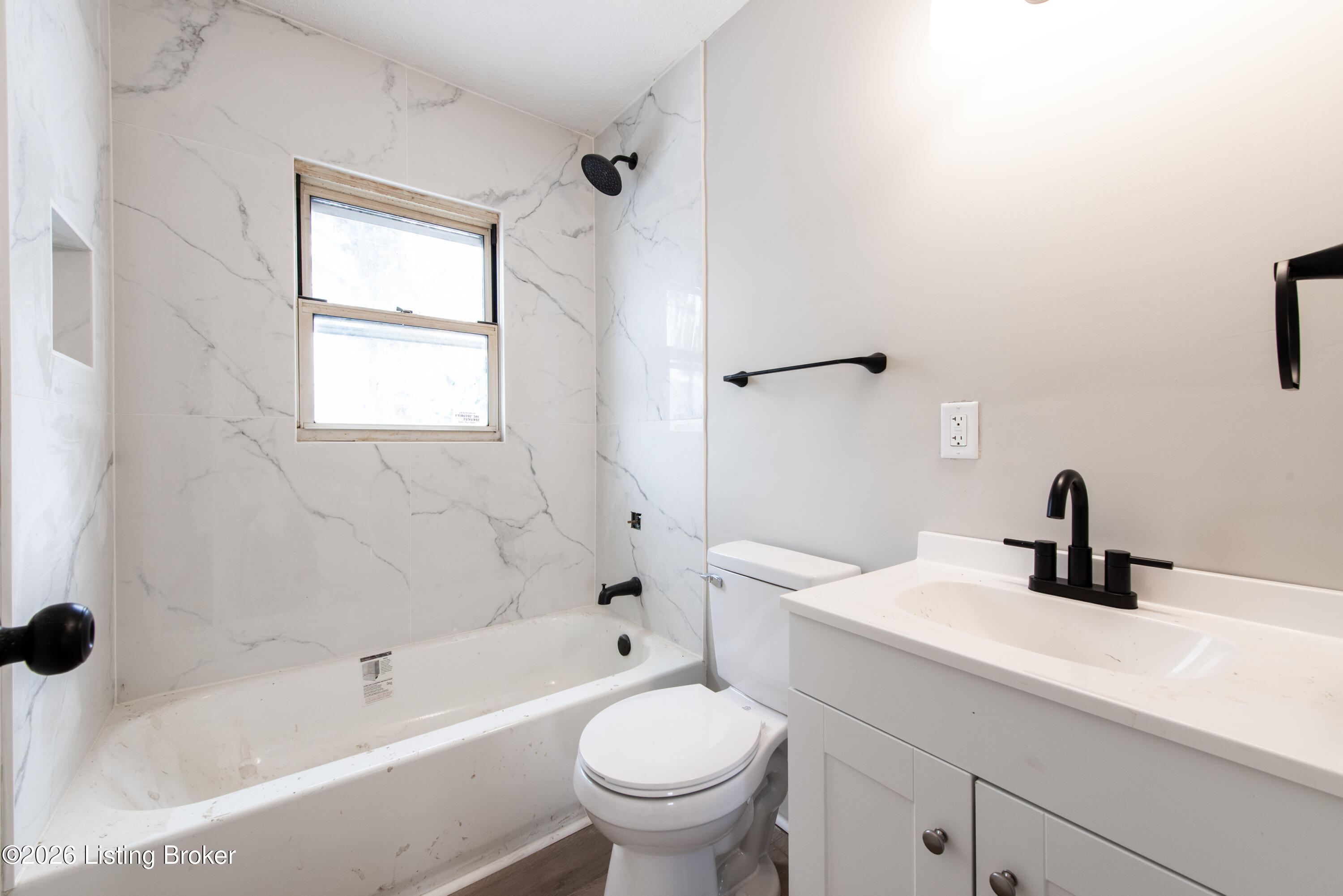 3808 Jewell Ave Property Photo 13