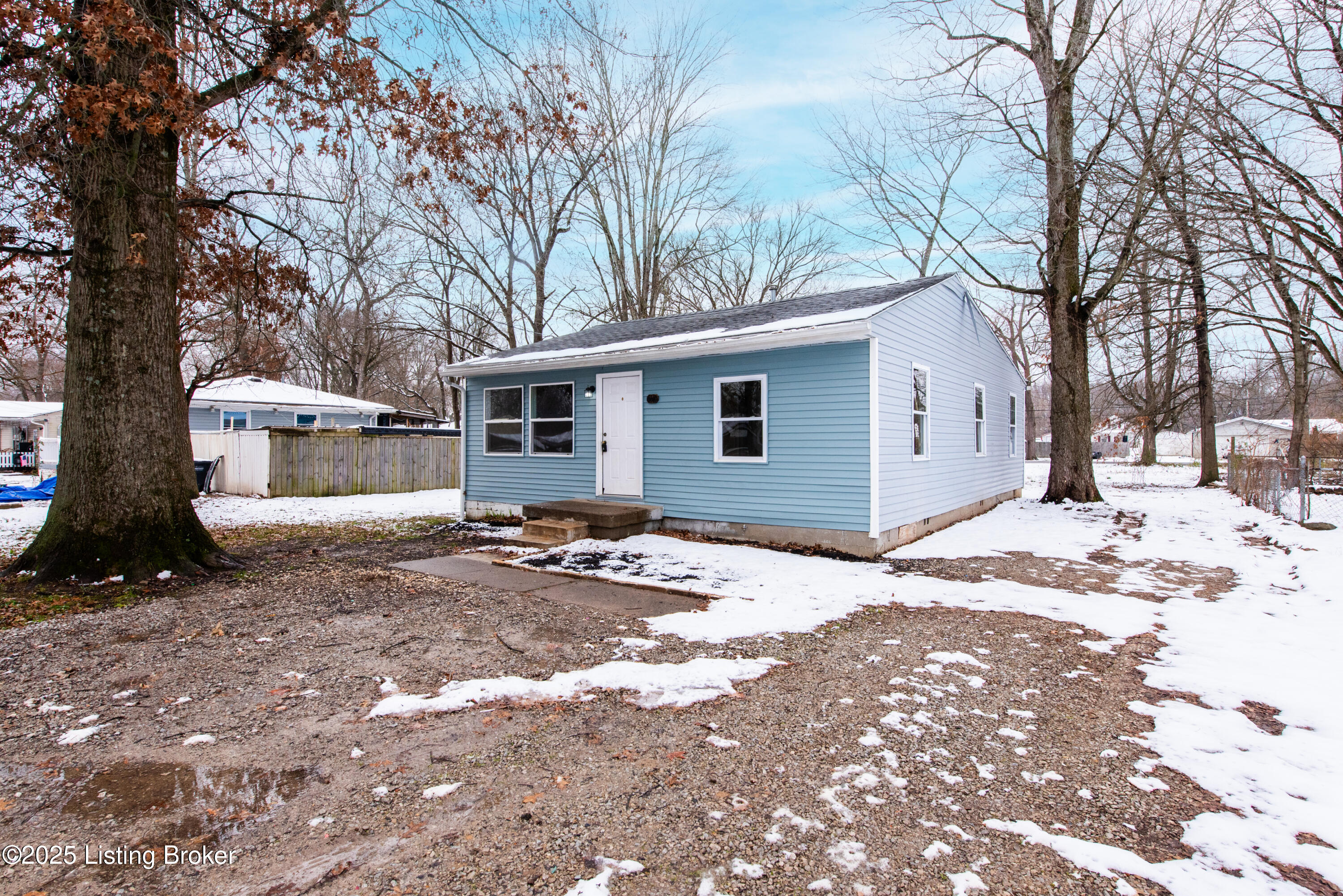 6610 Elmwood St Property Photo 3
