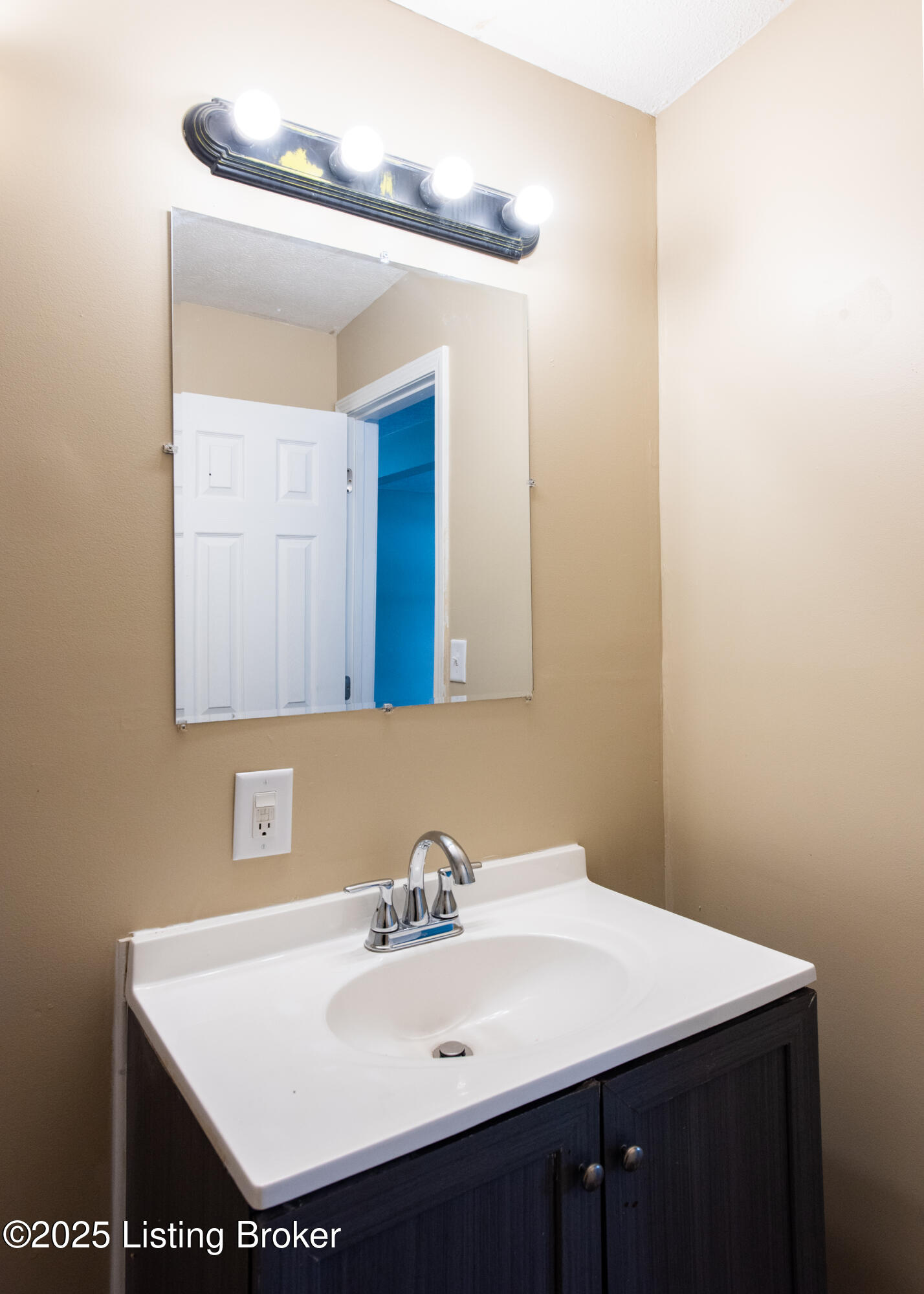 6610 Elmwood St Property Photo 14