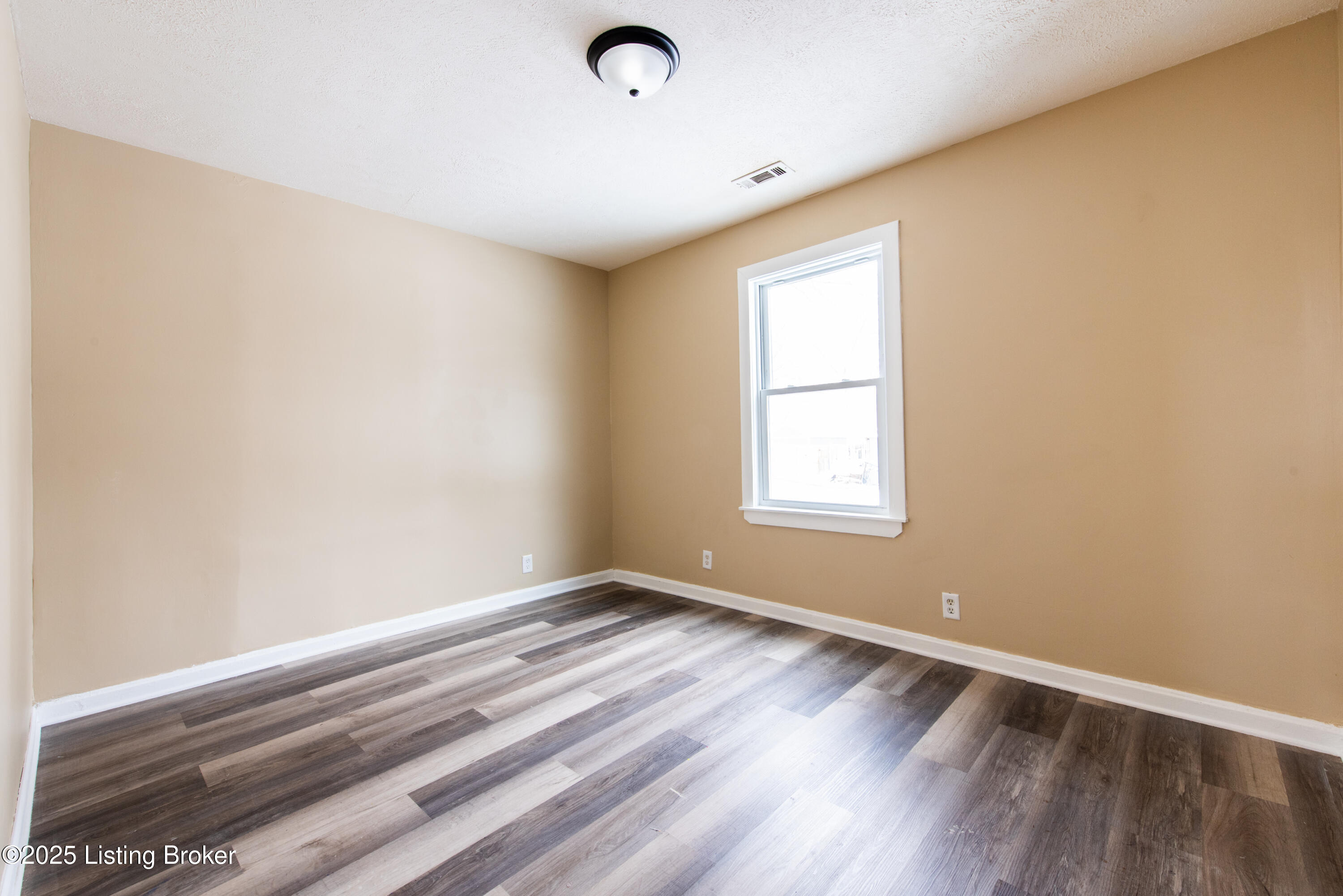 6610 Elmwood St Property Photo 15