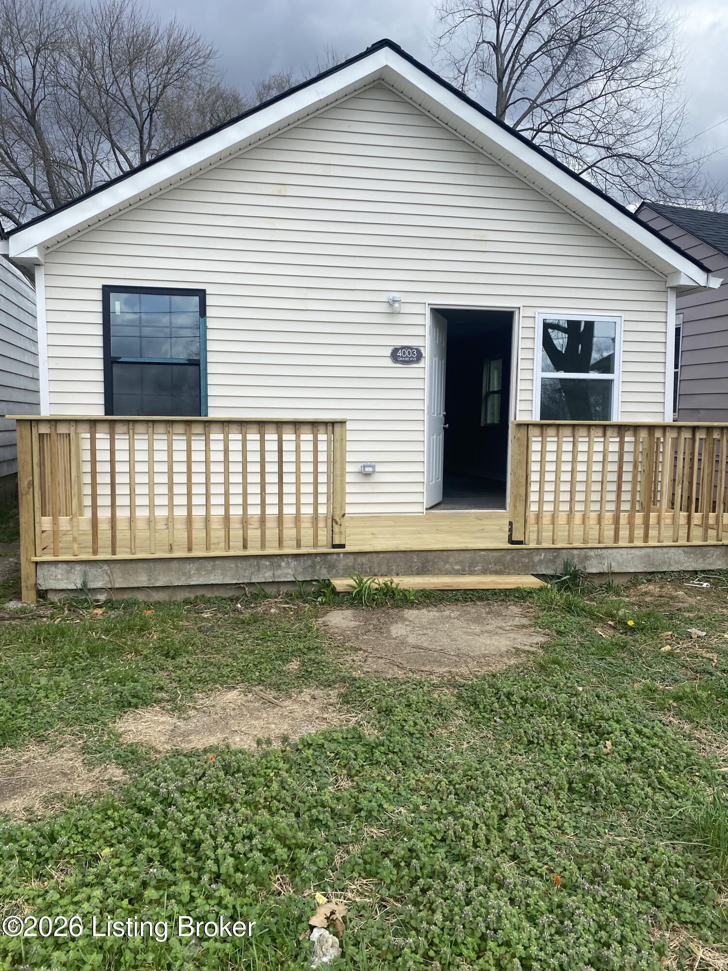 4003 Grand Ave Property Photo 1