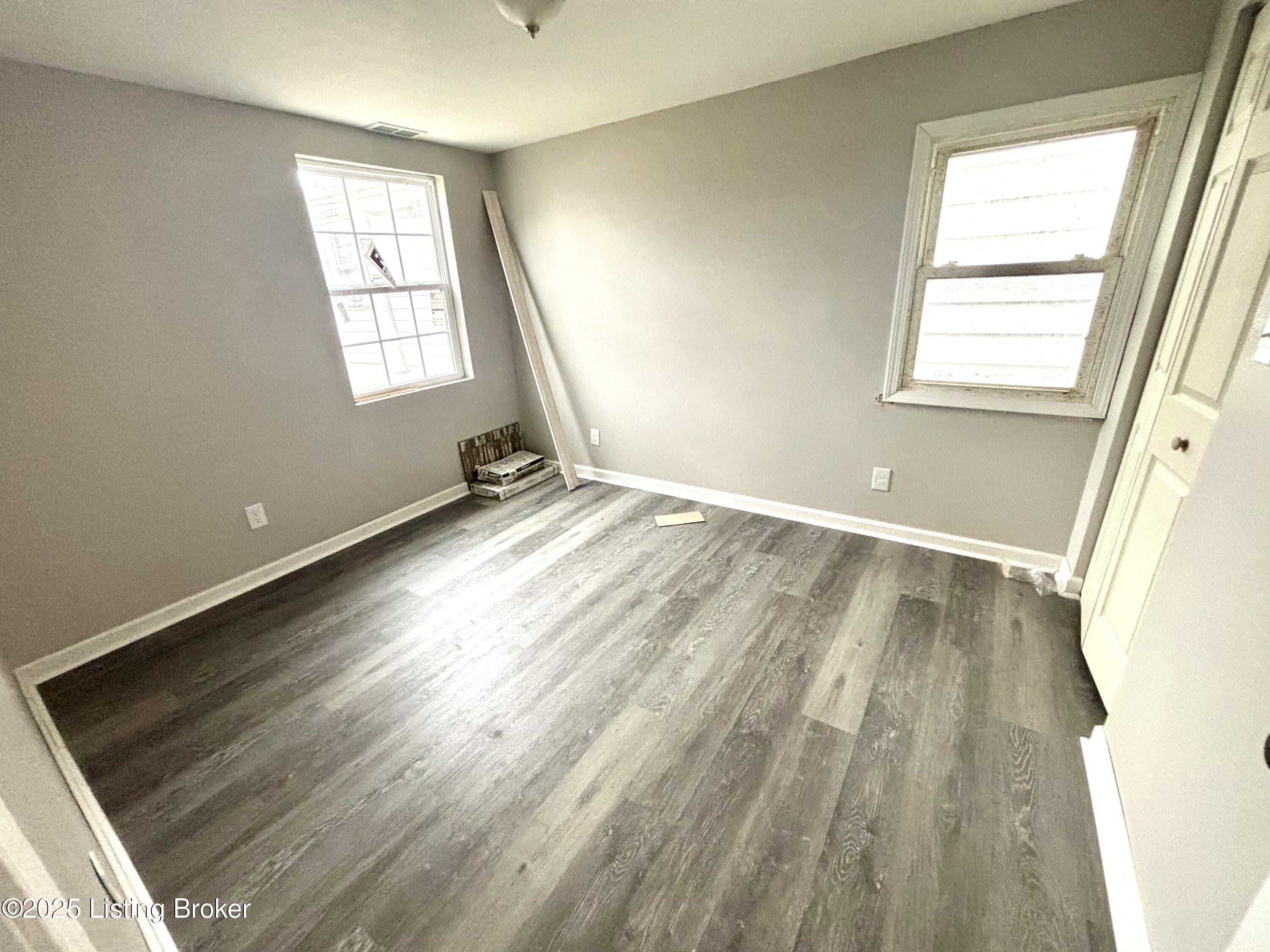 4003 Grand Ave Property Photo 5