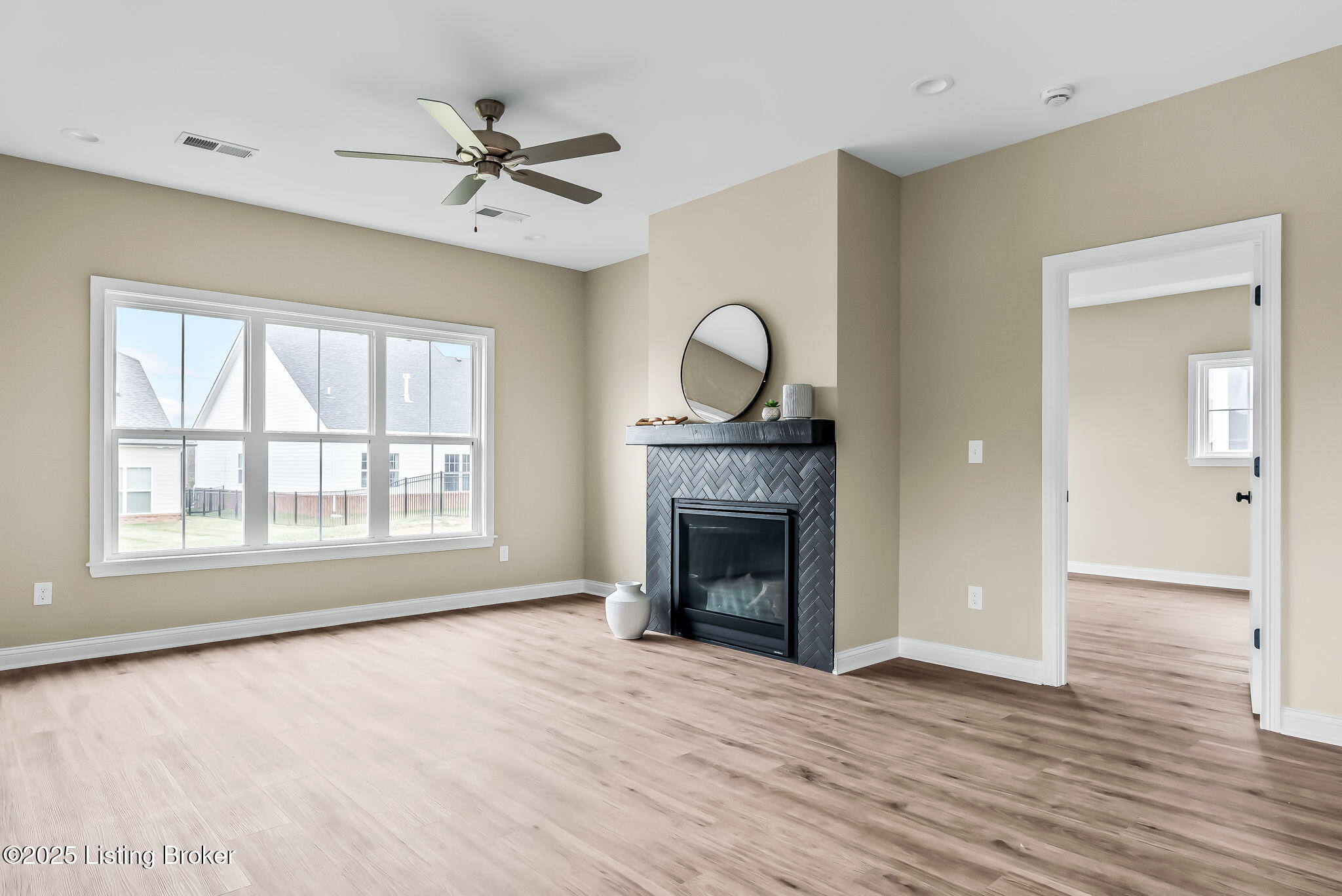 3700 Scarlet Oak Ln Property Photo 2