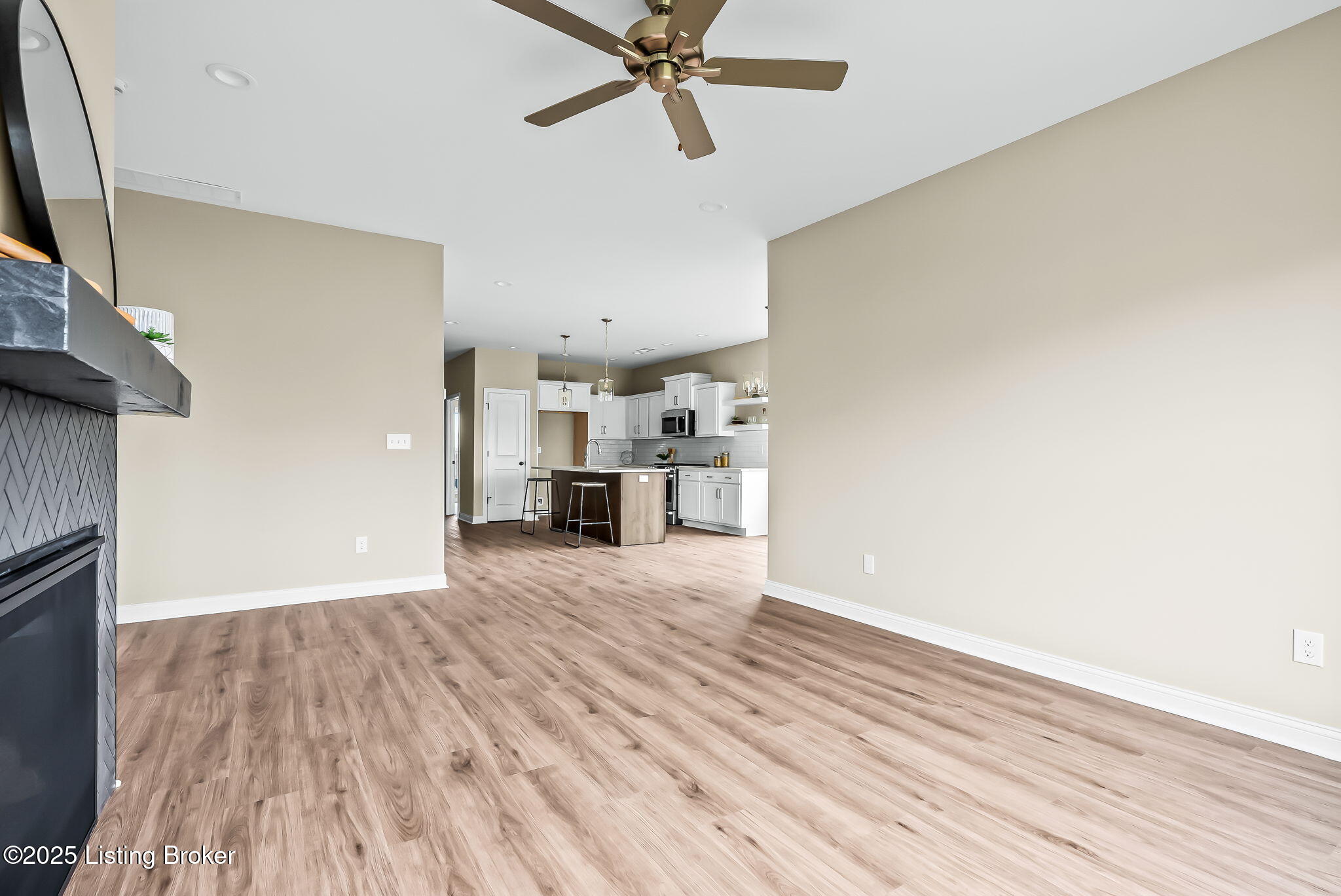 3700 Scarlet Oak Ln Property Photo 4
