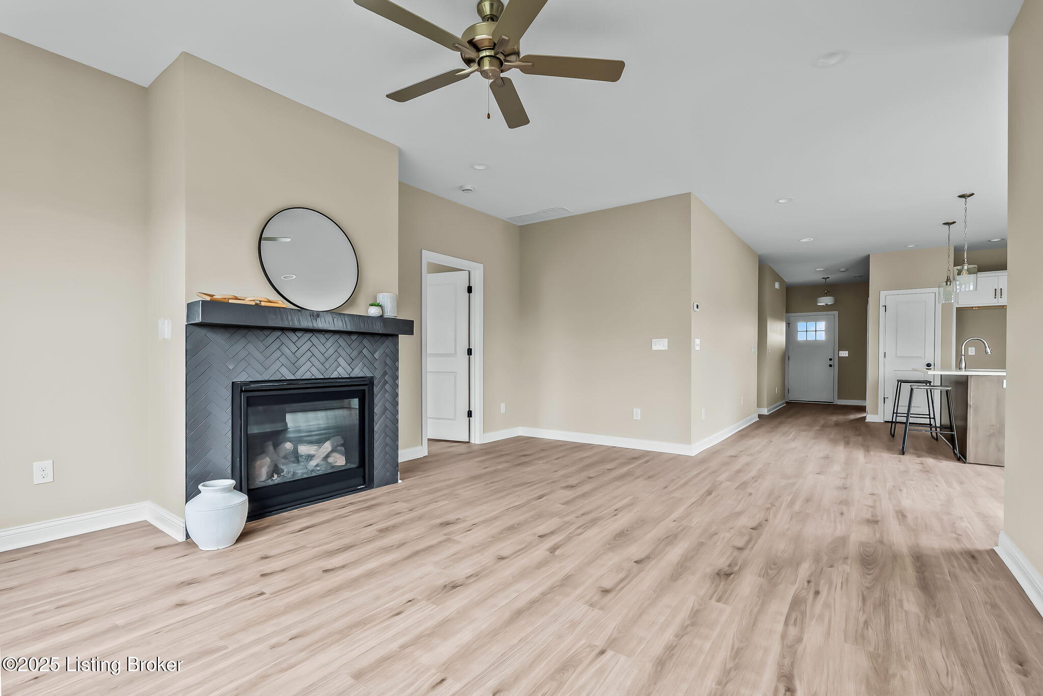 3700 Scarlet Oak Ln Property Photo 5