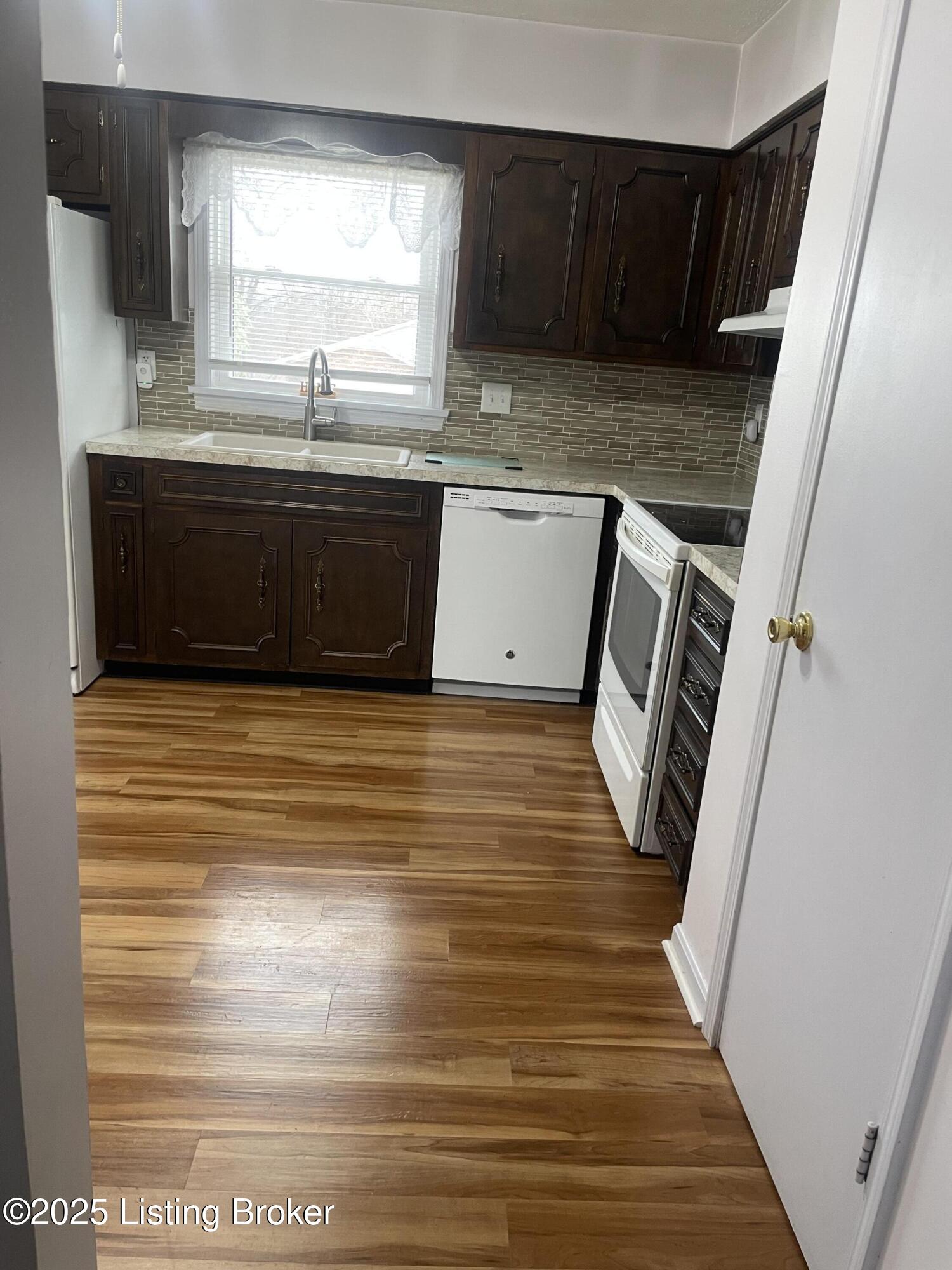 2618 Windsor Forest Dr Property Photo 3
