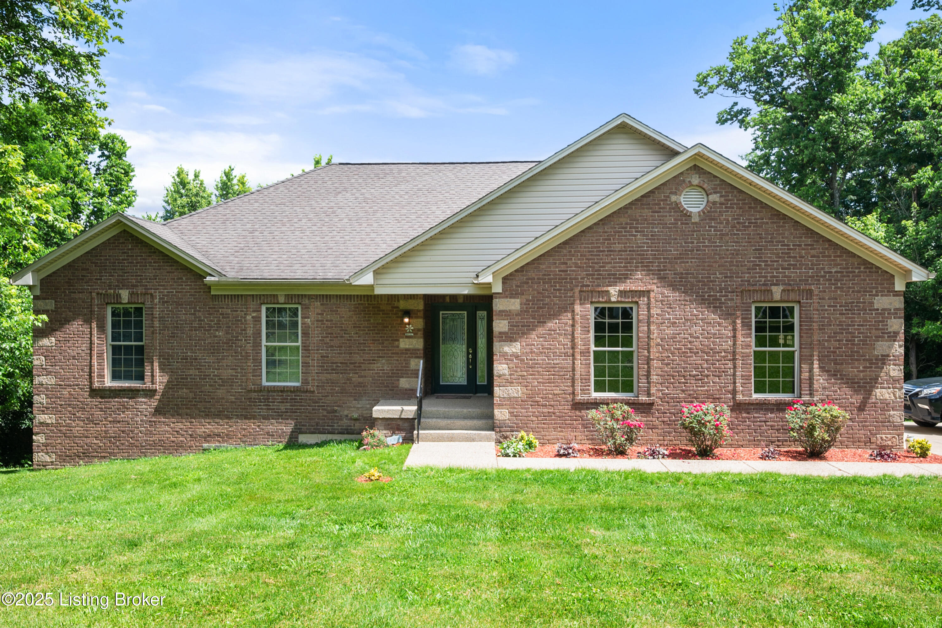 1126 Lagrange Rd Property Photo 2