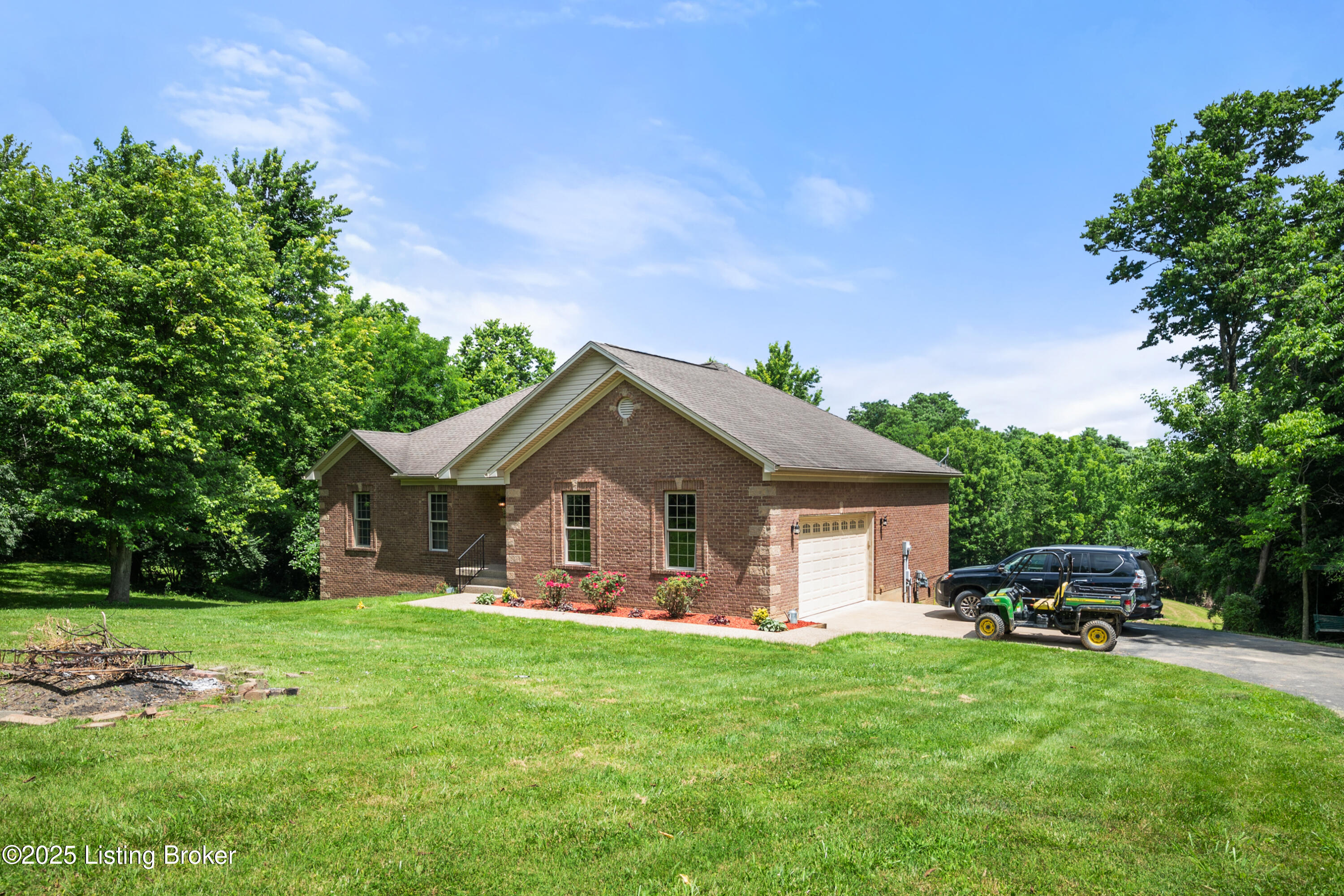 1126 Lagrange Rd Property Photo 3