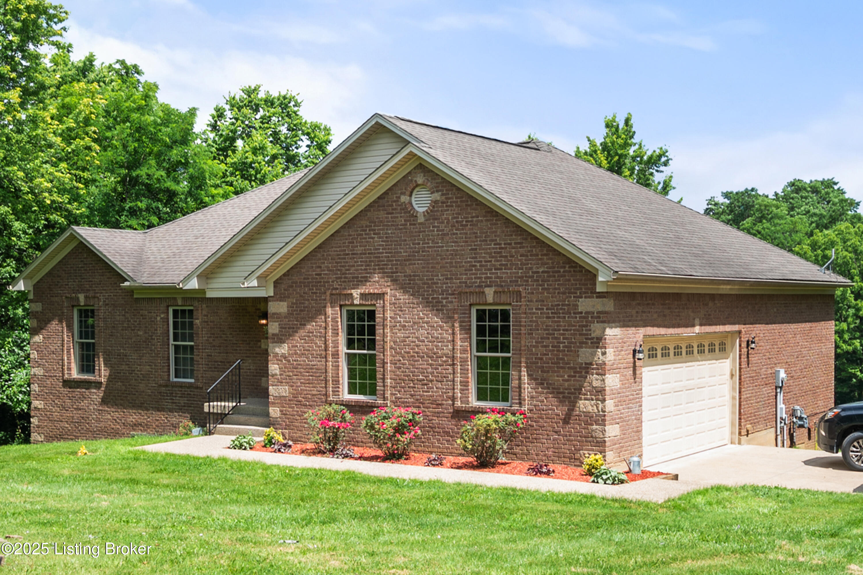 1126 Lagrange Rd Property Photo 4