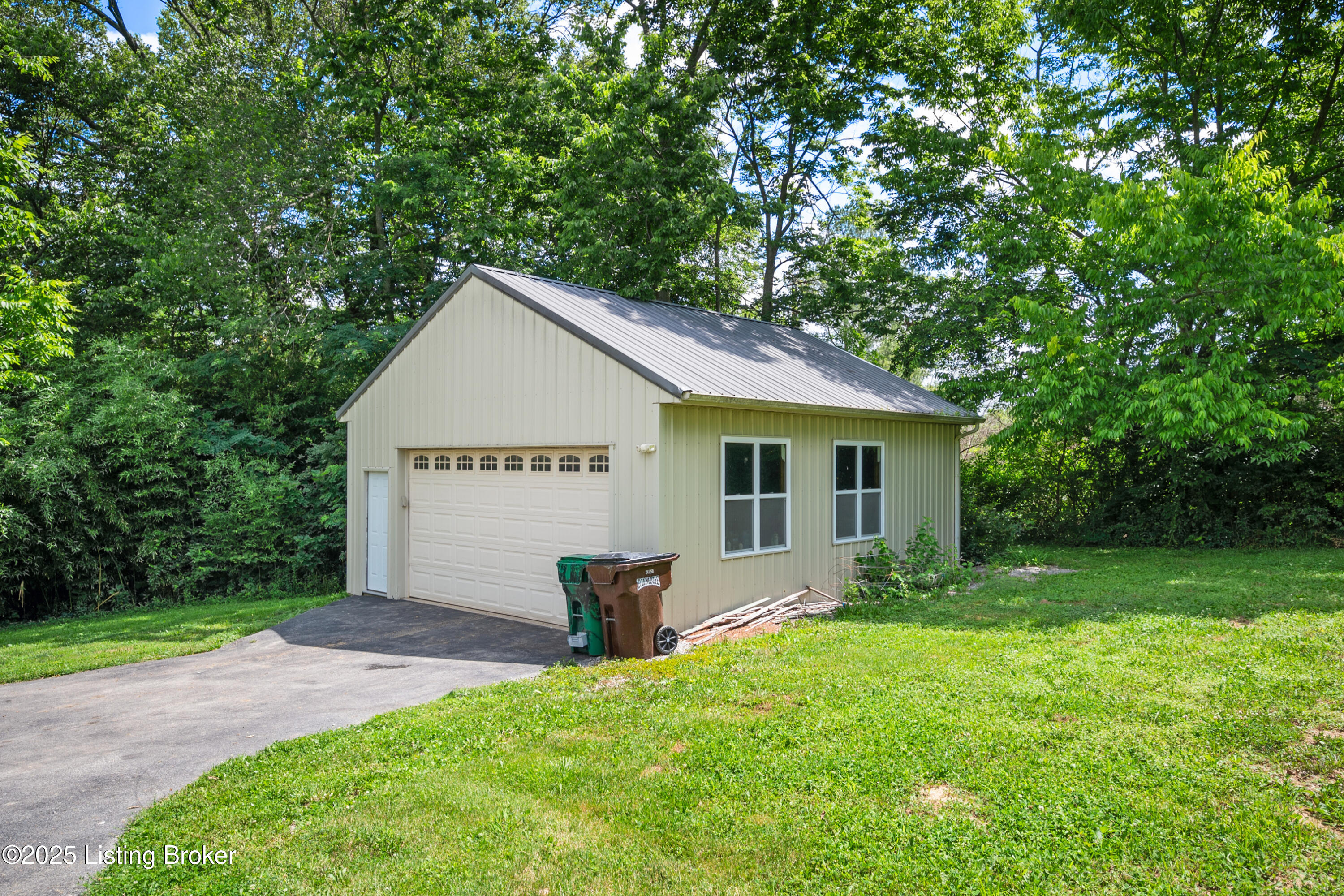 1126 Lagrange Rd Property Photo 5