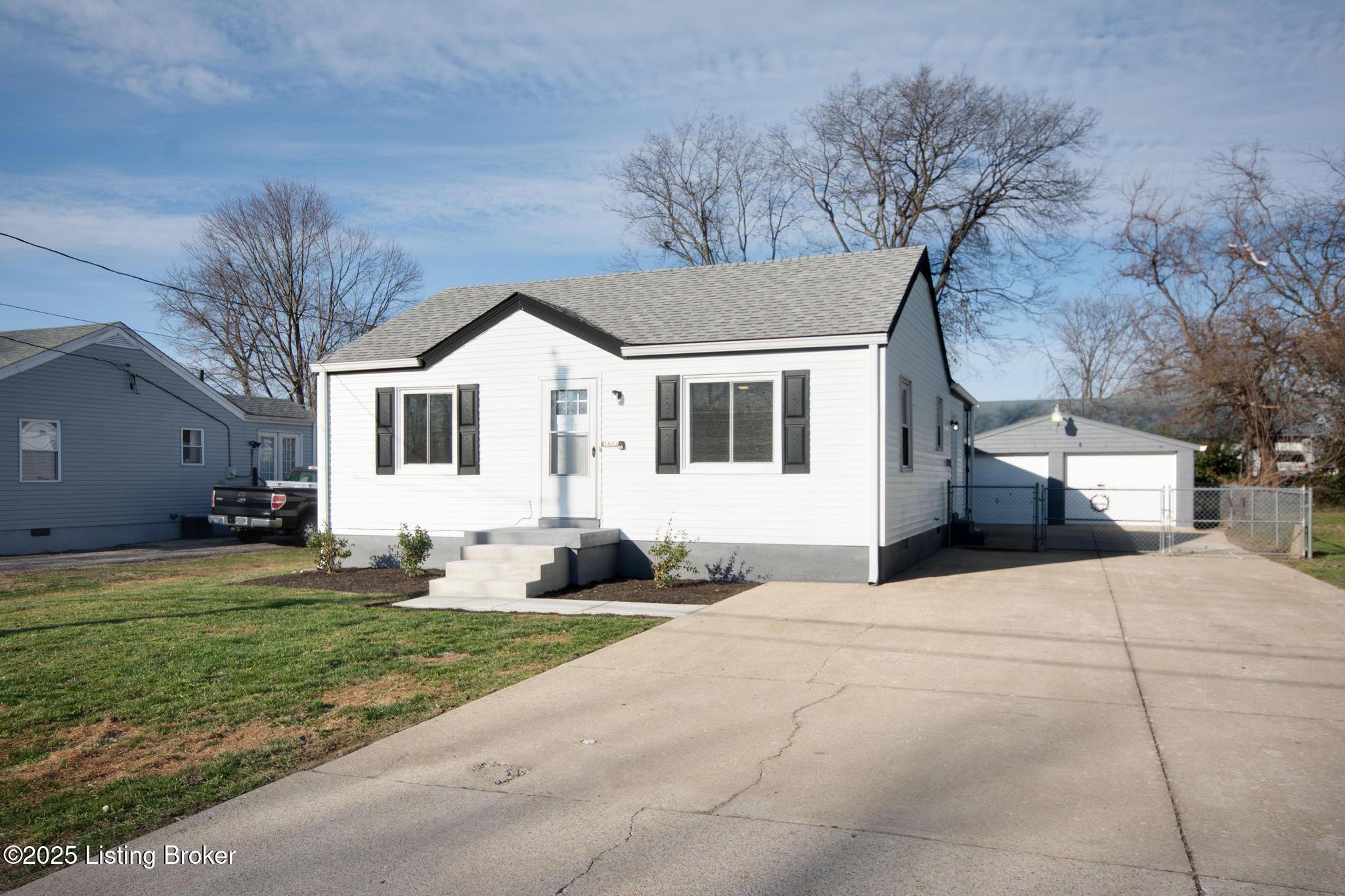 1011 Reeves Rd Property Photo 1