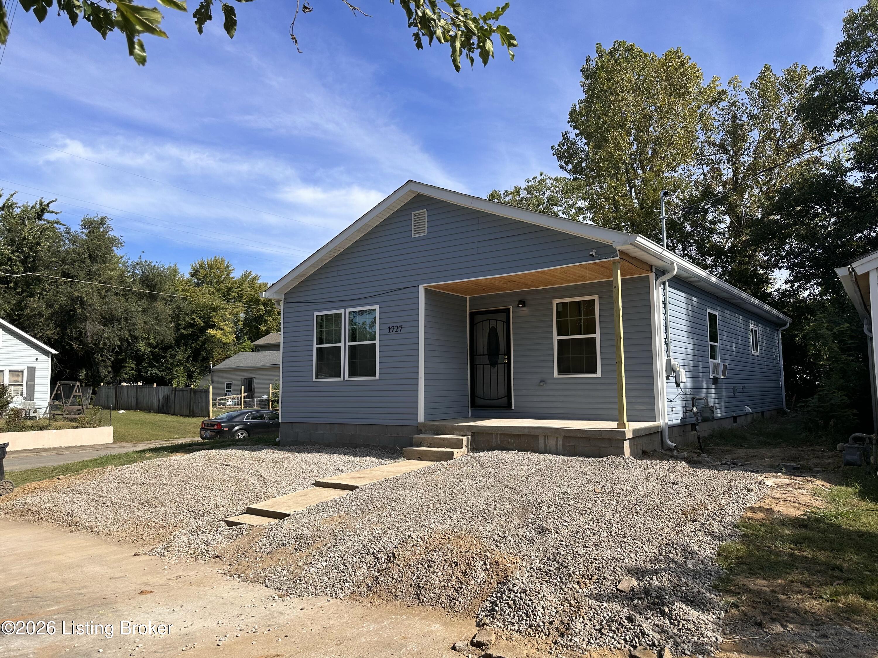1727 Lytle St Property Photo 1