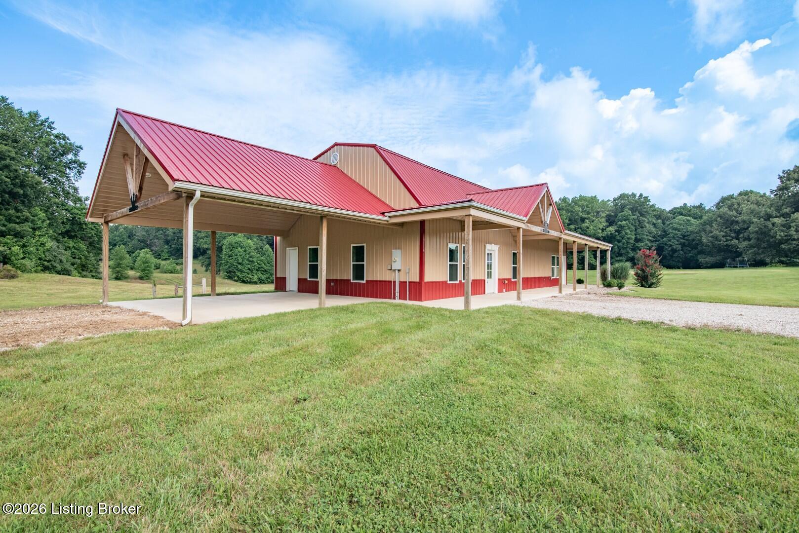 1096 Eastview Rd Property Photo 3