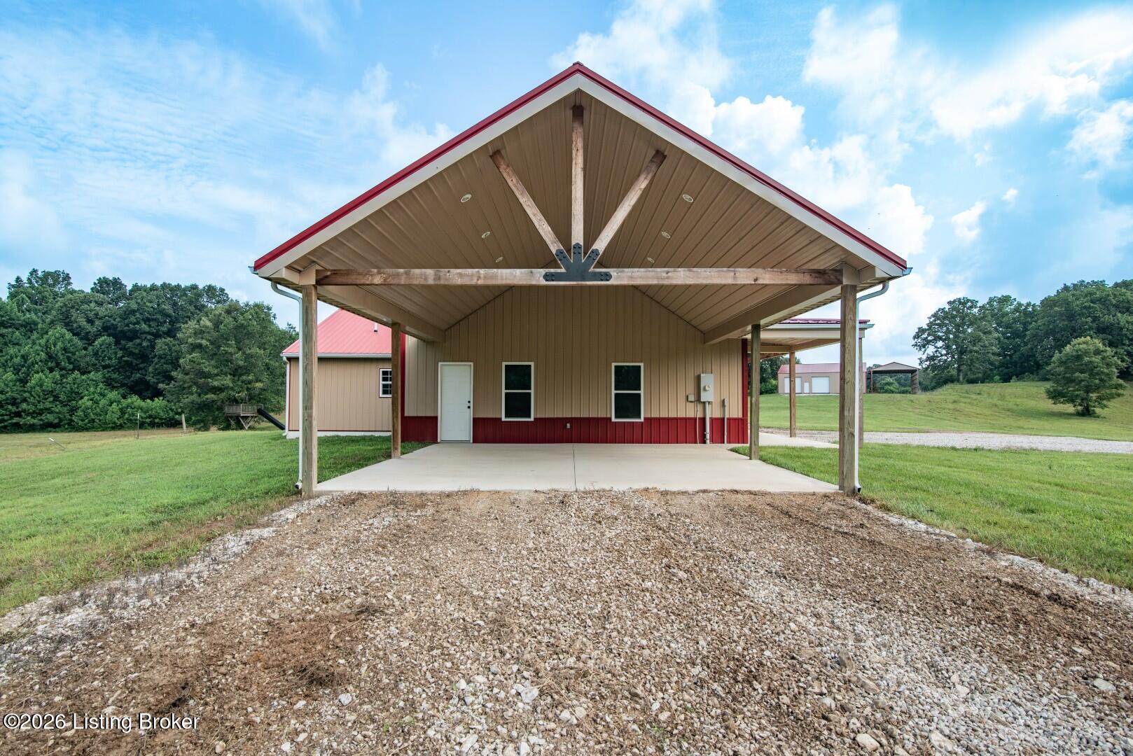 1096 Eastview Rd Property Photo 4