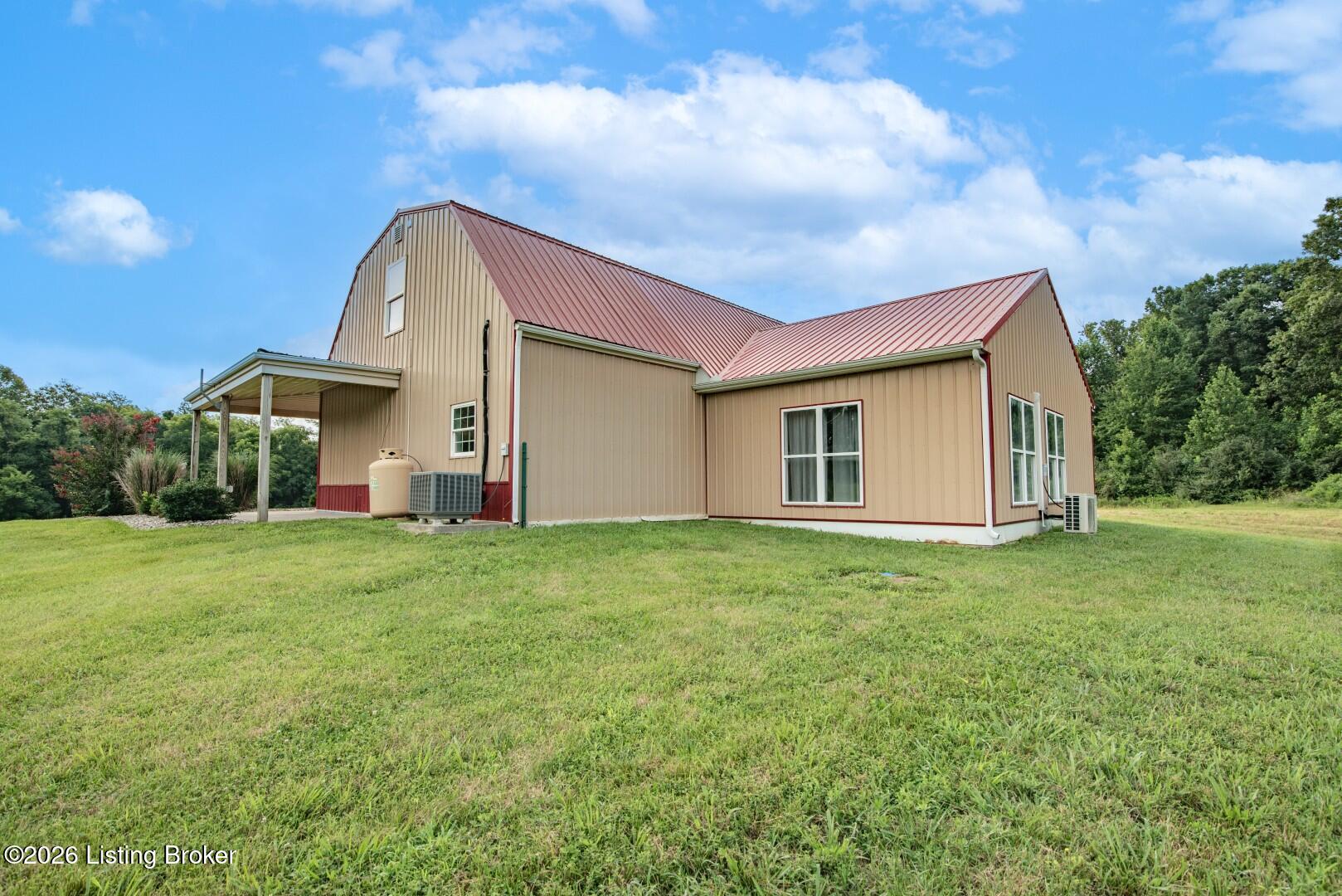 1096 Eastview Rd Property Photo 7