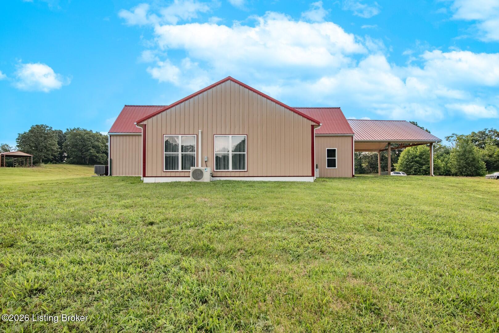 1096 Eastview Rd Property Photo 11