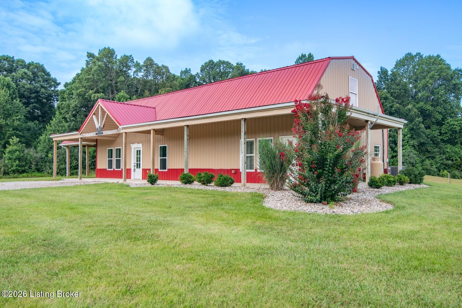 1096 Eastview Rd Property Photo 13