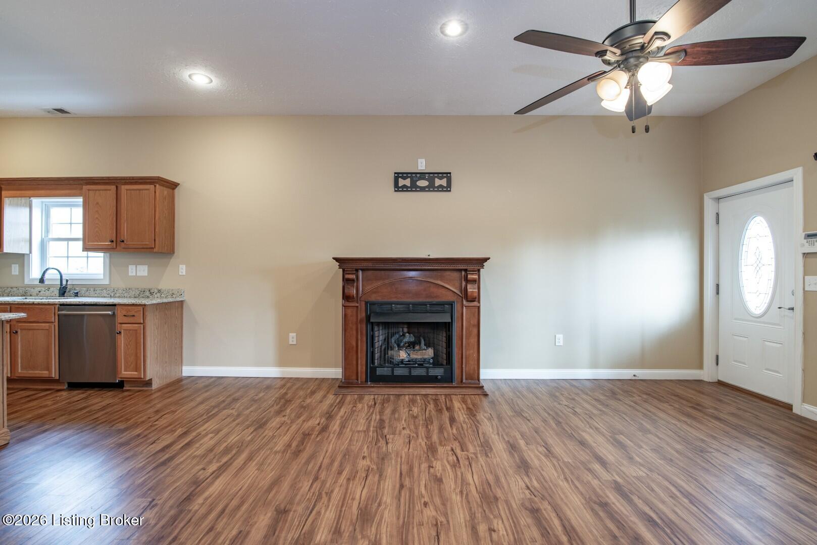 1096 Eastview Rd Property Photo 24