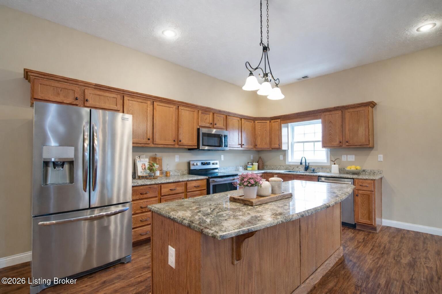 1096 Eastview Rd Property Photo 25
