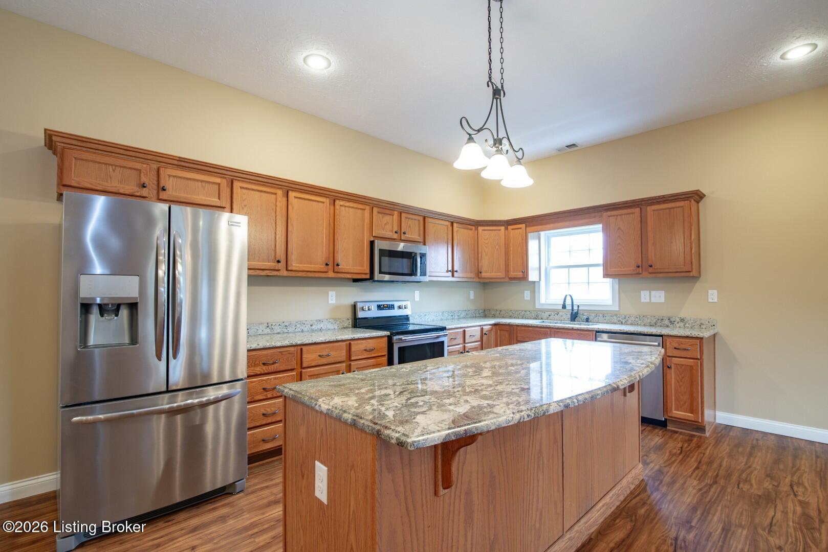 1096 Eastview Rd Property Photo 26