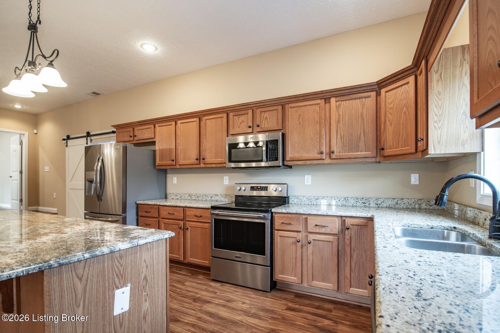 1096 Eastview Rd Property Photo 28