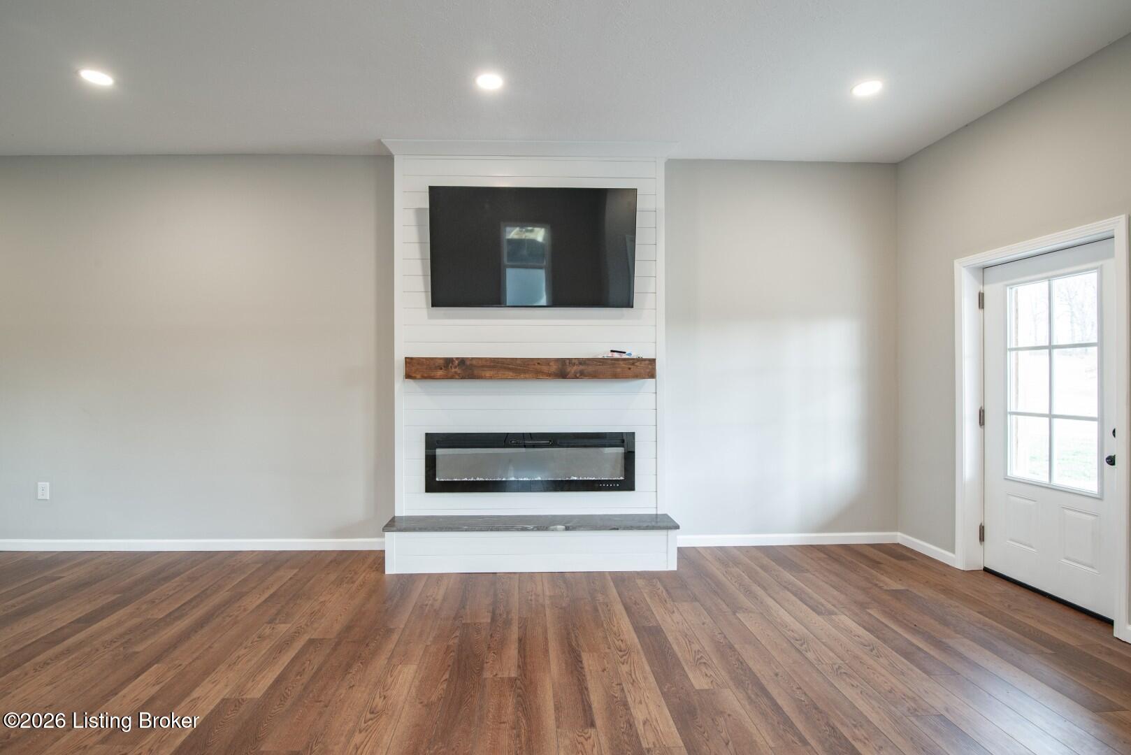 1096 Eastview Rd Property Photo 46