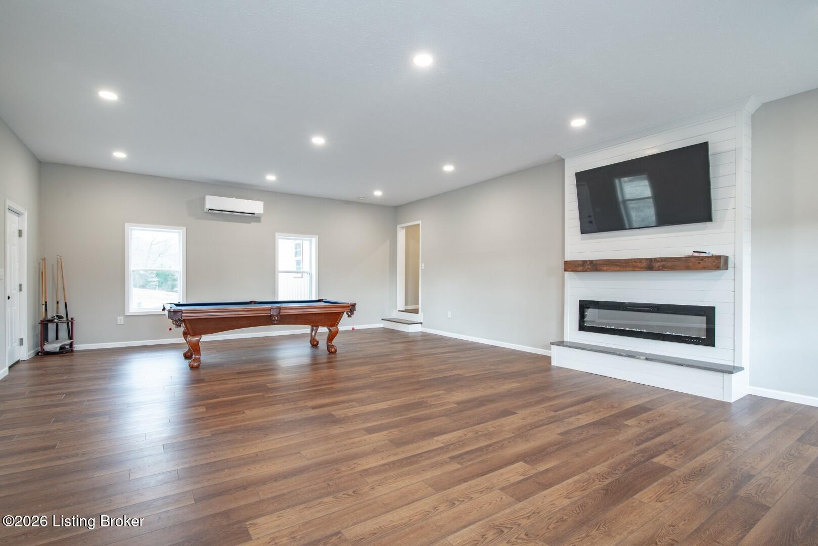 1096 Eastview Rd Property Photo 47