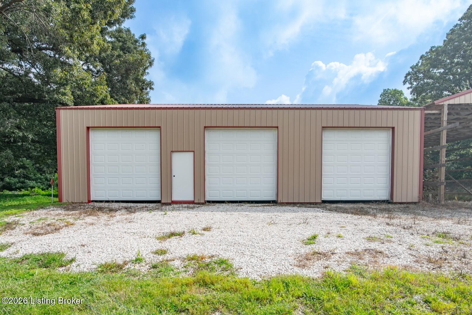 1096 Eastview Rd Property Photo 62
