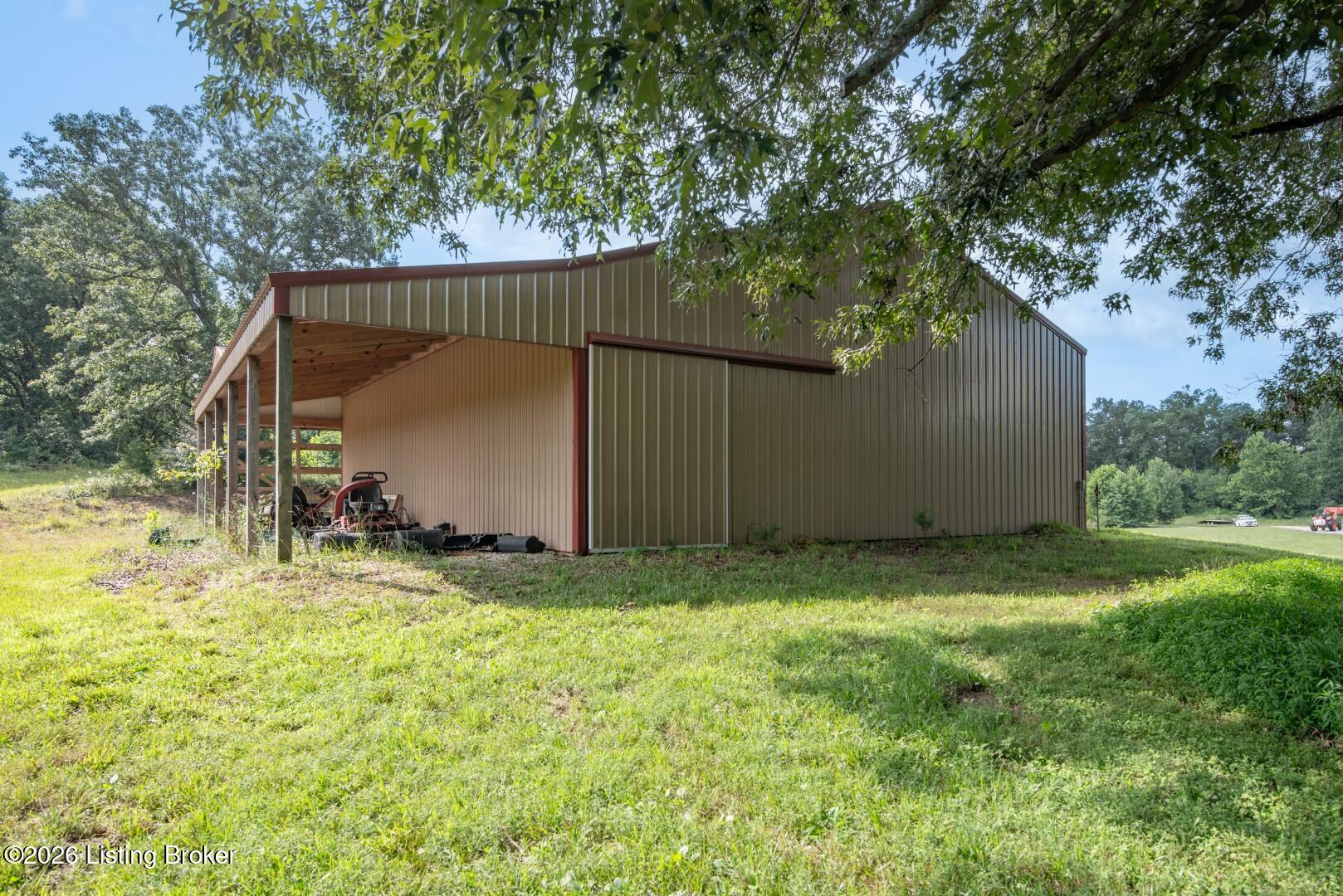 1096 Eastview Rd Property Photo 66