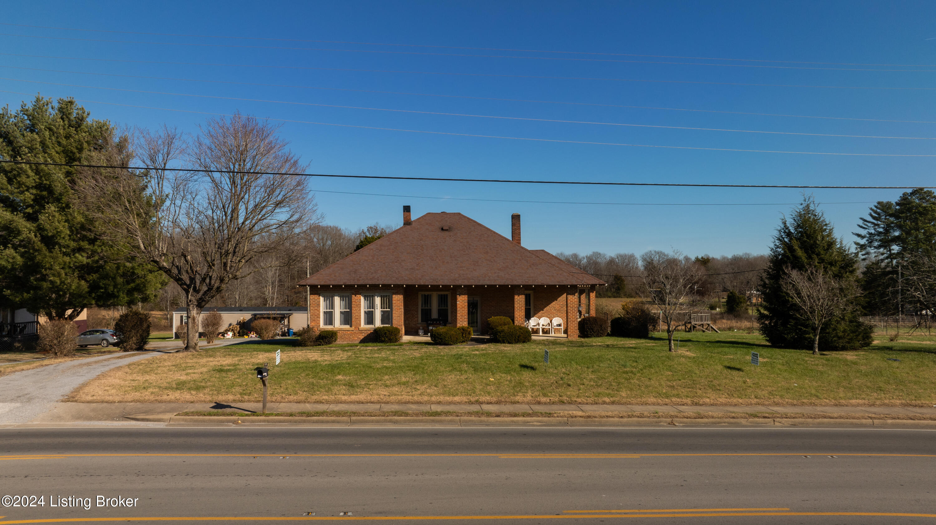 554 N Main St Property Photo 6