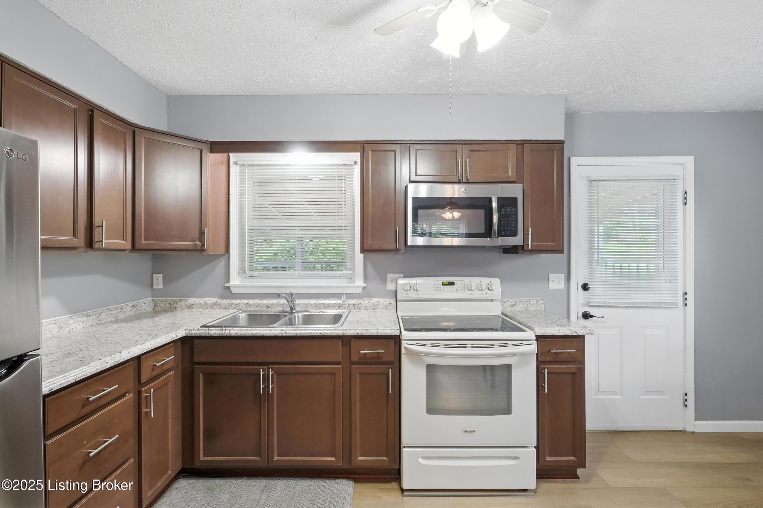 416 Franklin Ave Property Photo 9
