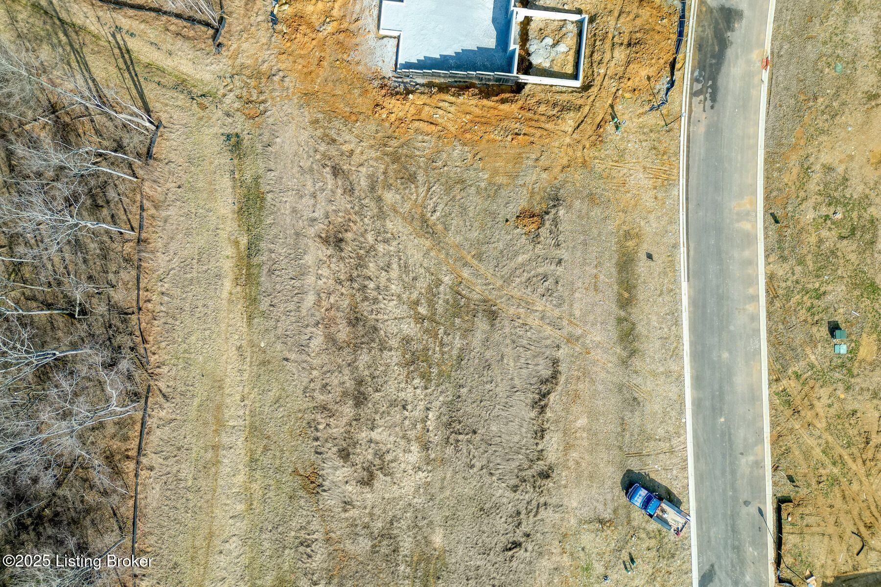 240 Shakes Creek Dr Property Photo 2