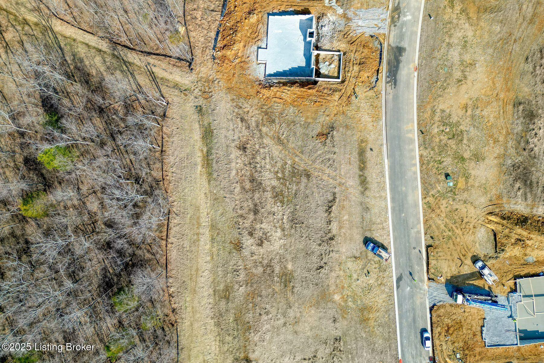 240 Shakes Creek Dr Property Photo 3