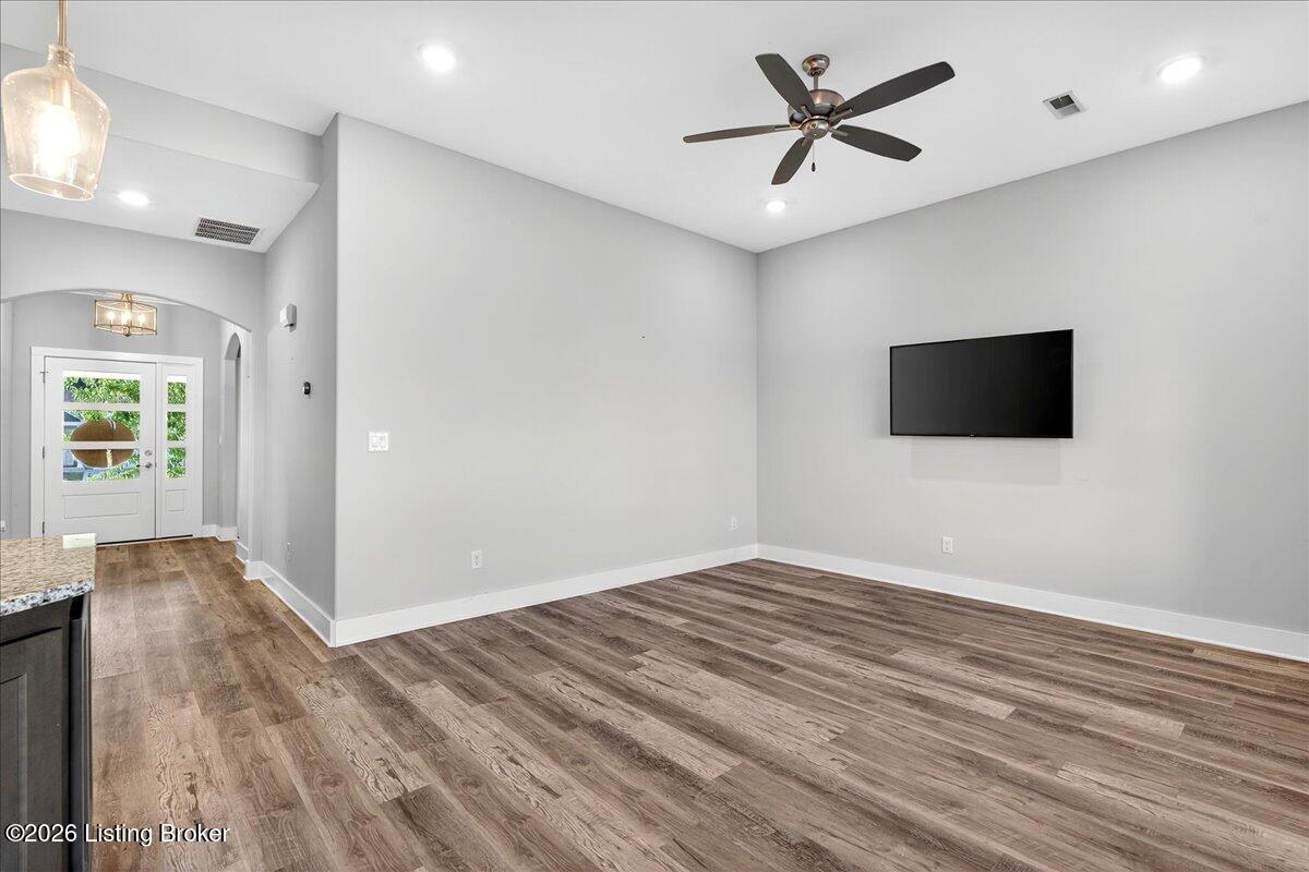 7808 Linwood Cir Property Photo 9