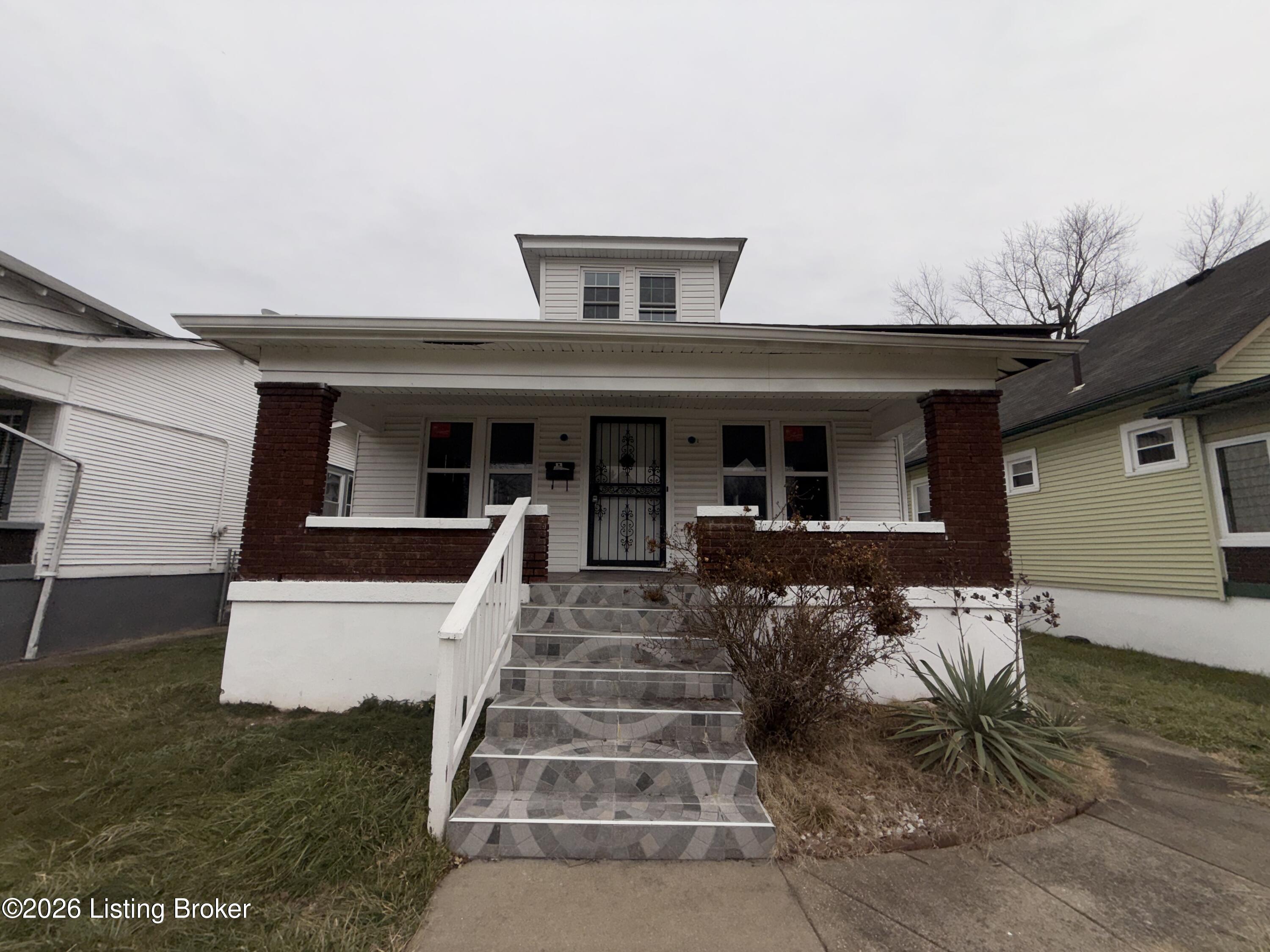 635 Cecil Ave Property Photo 2