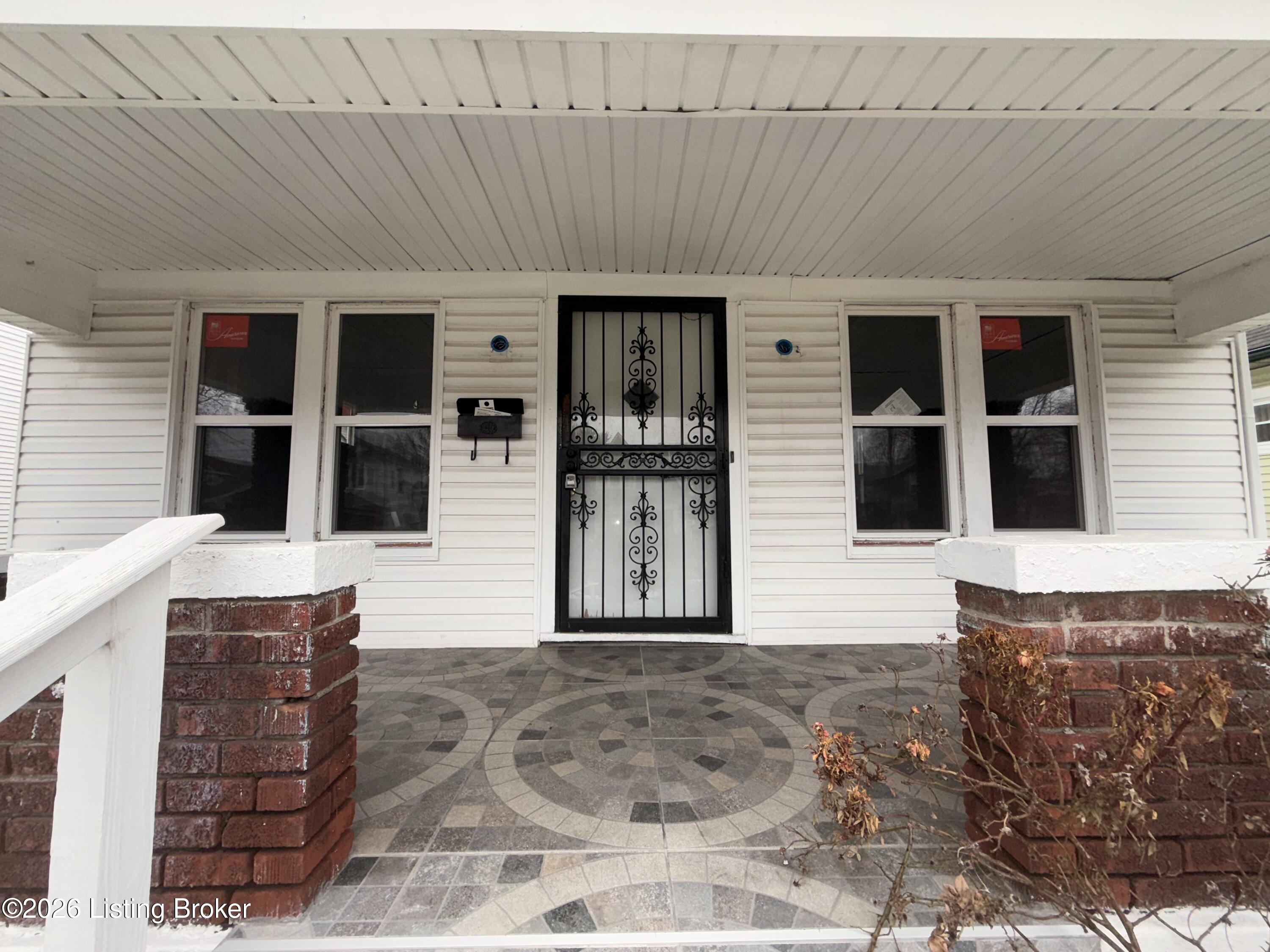 635 Cecil Ave Property Photo 3