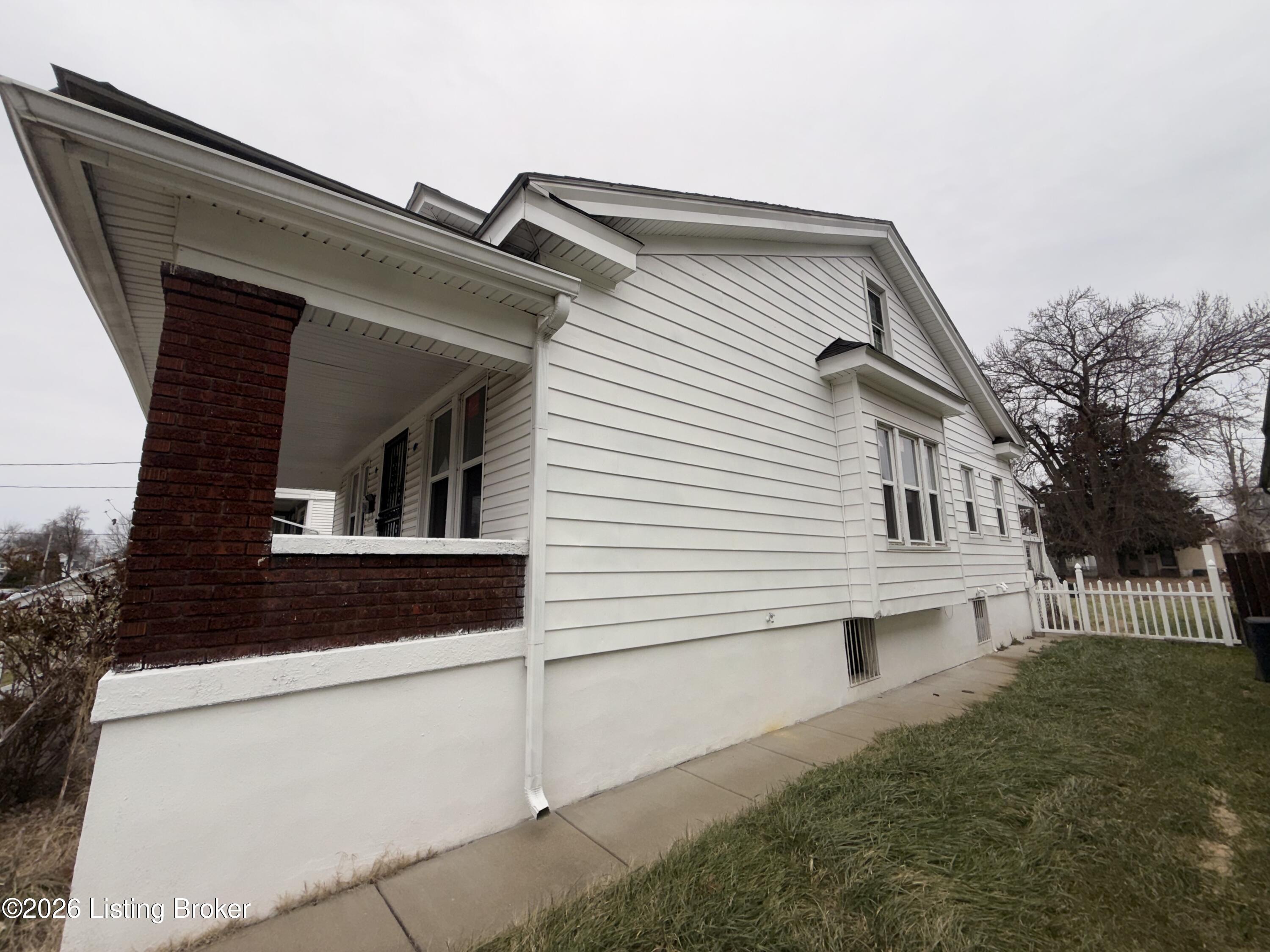 635 Cecil Ave Property Photo 4