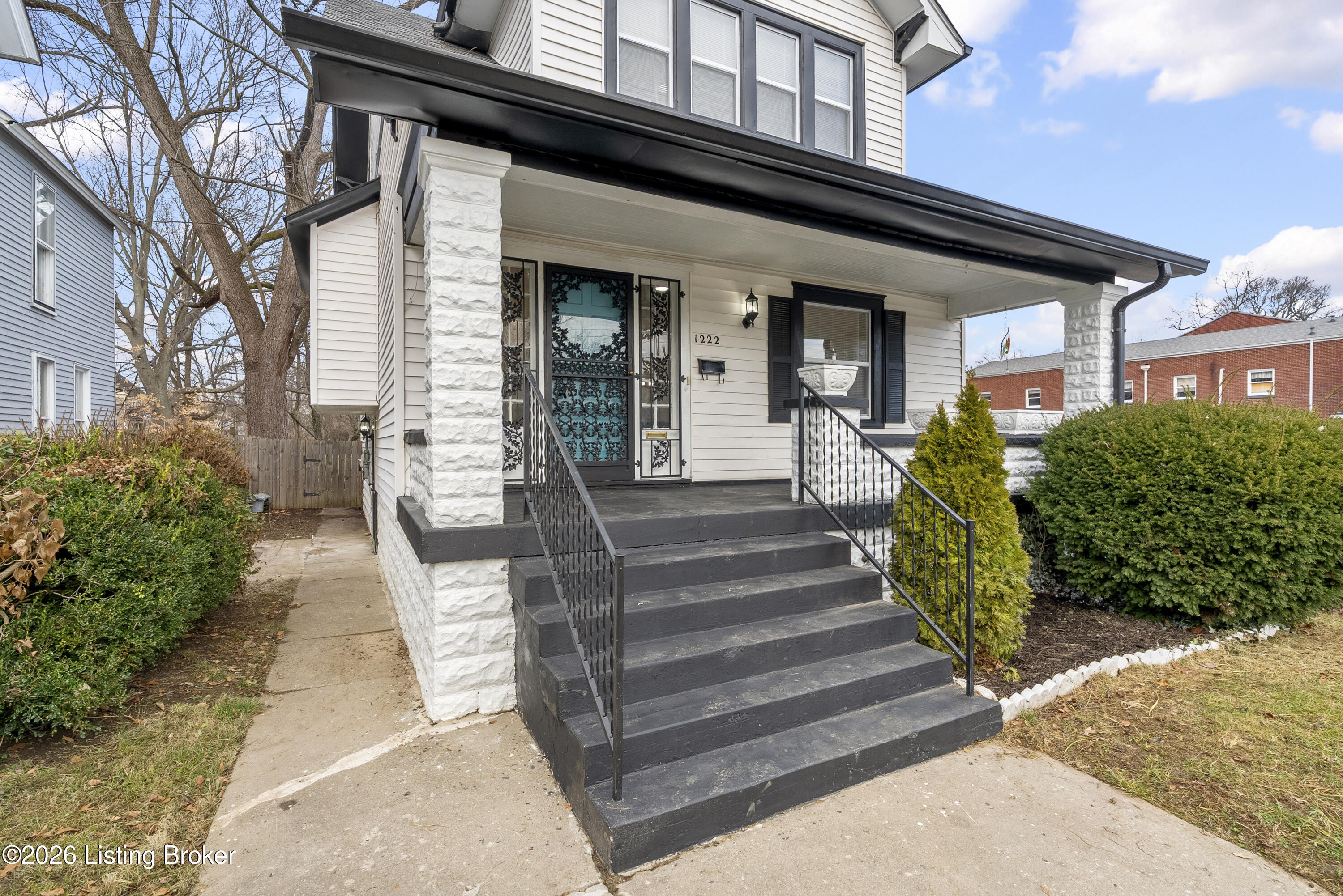 1222 Cypress St Property Photo 4