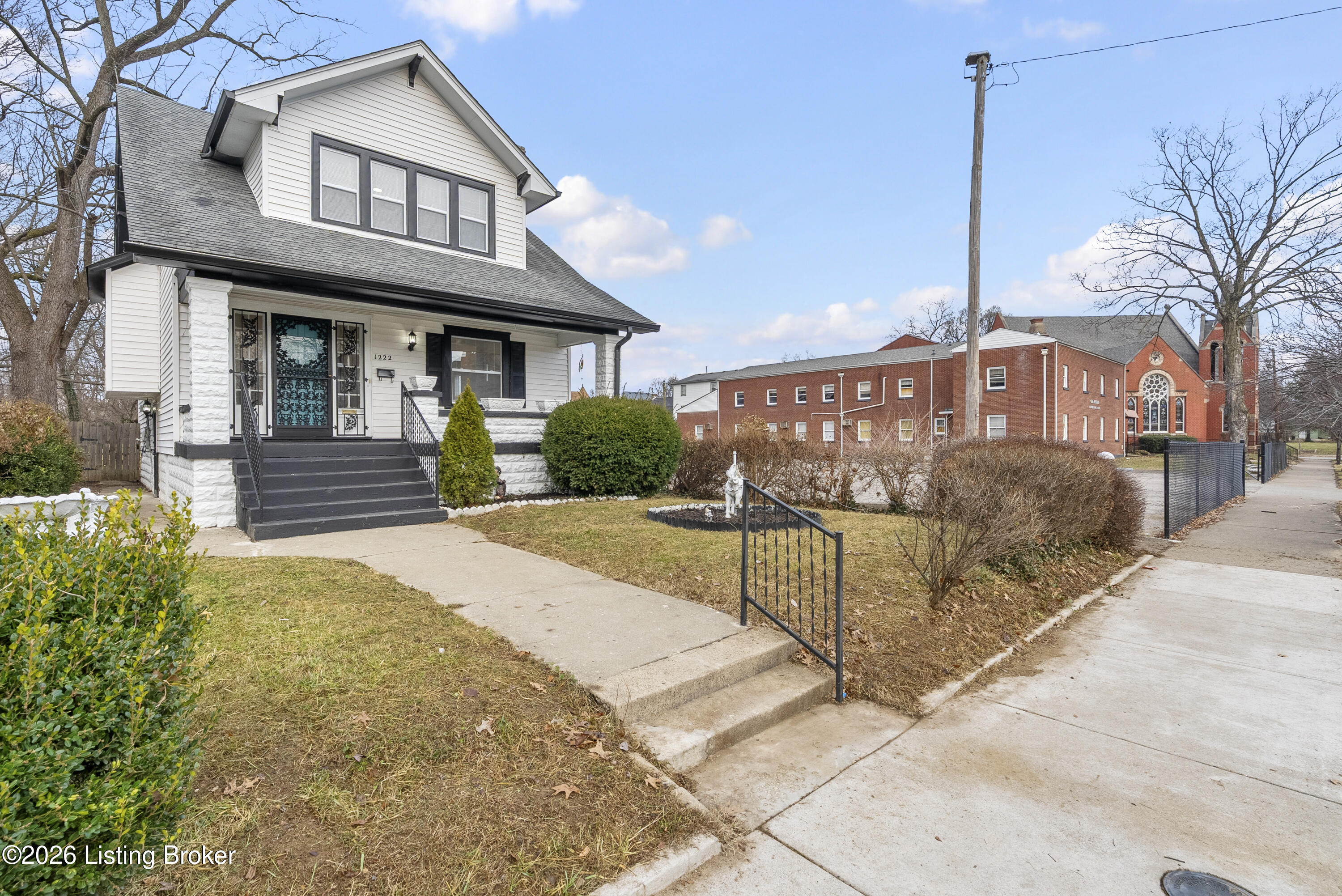1222 Cypress St Property Photo 5
