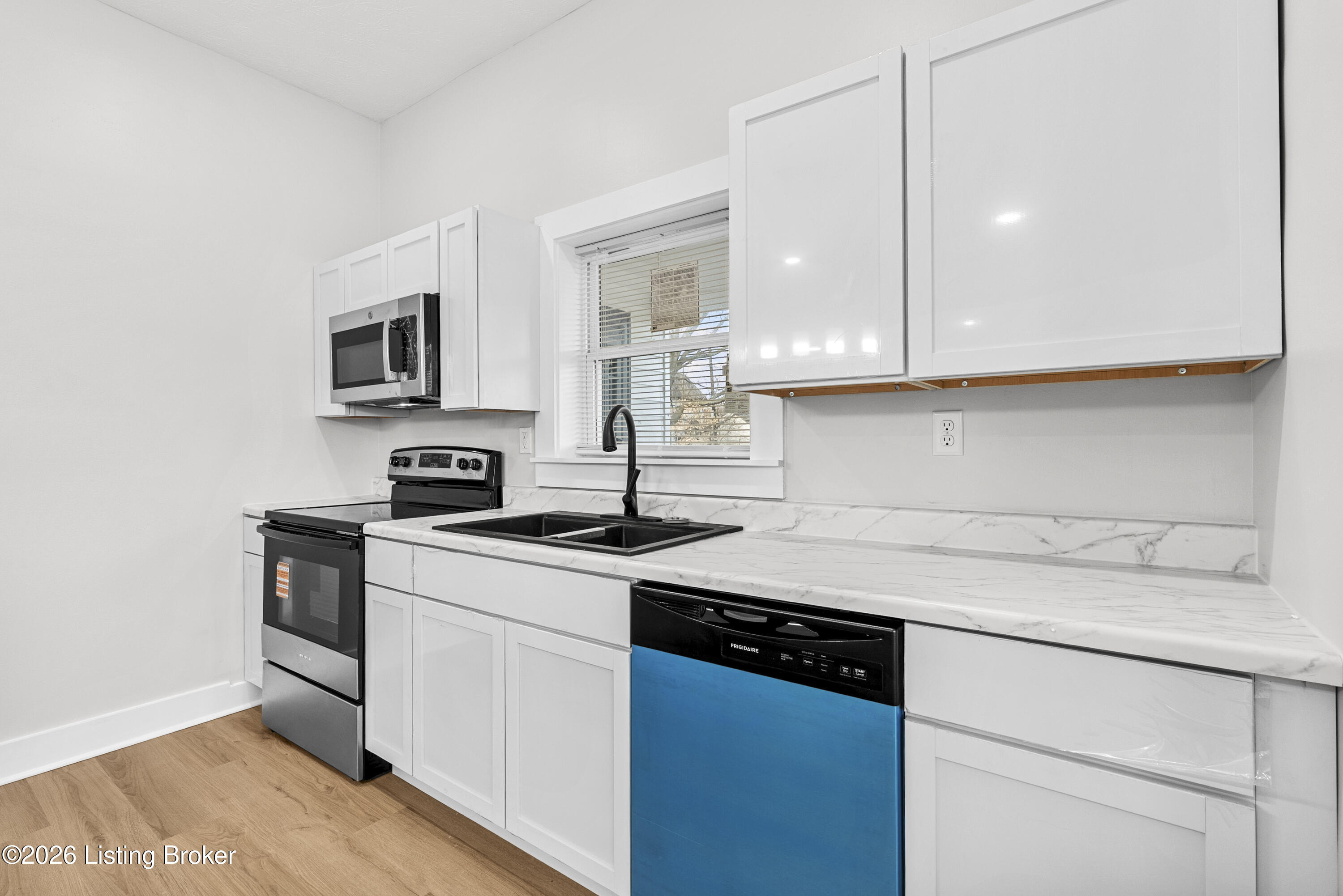 1222 Cypress St Property Photo 12