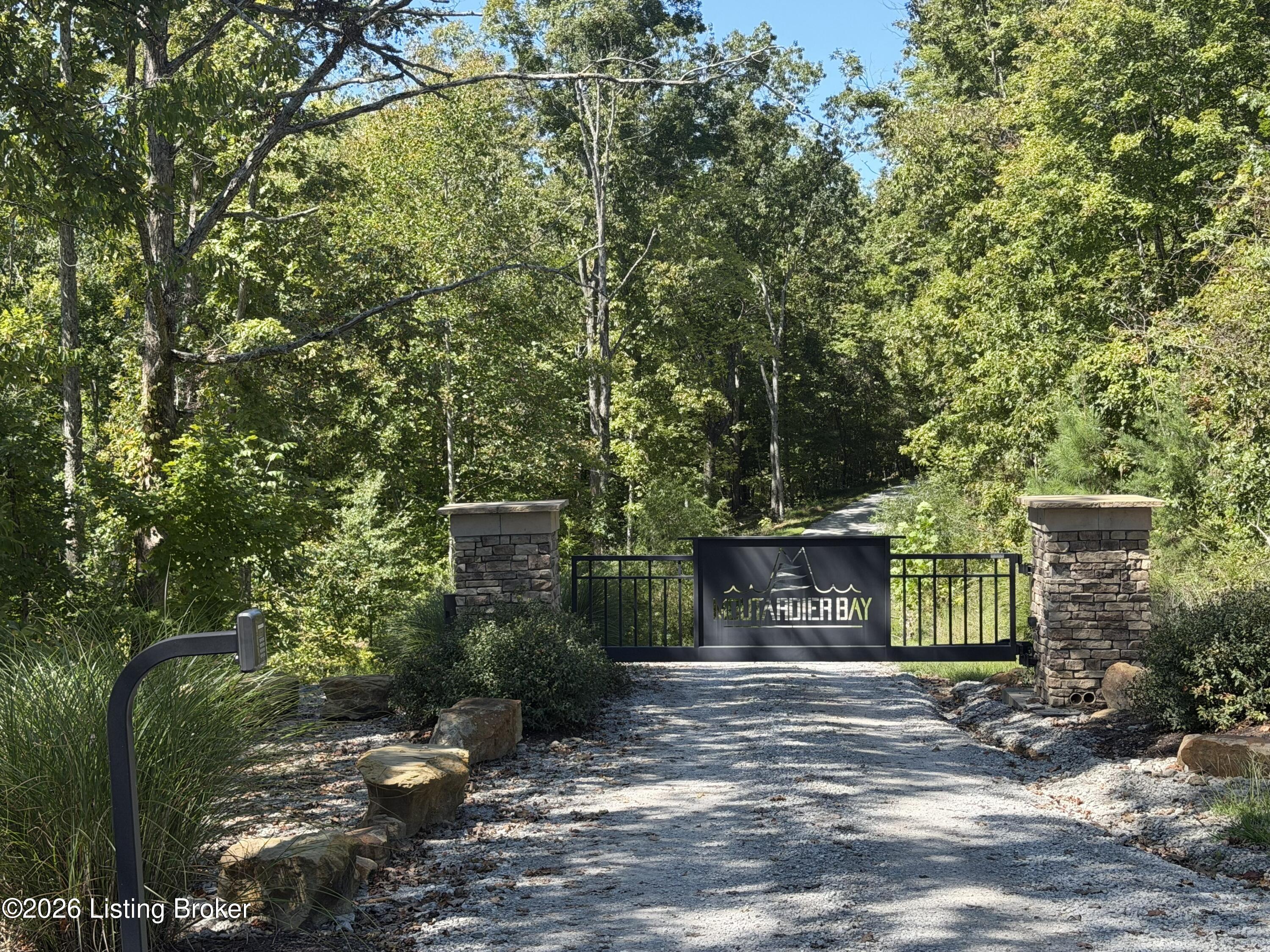 160 Moutardier Bay Dr Property Photo 25