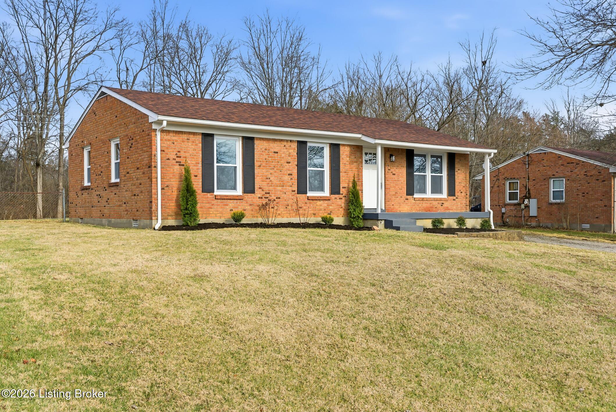 1005 E Mailback Way Property Photo 1